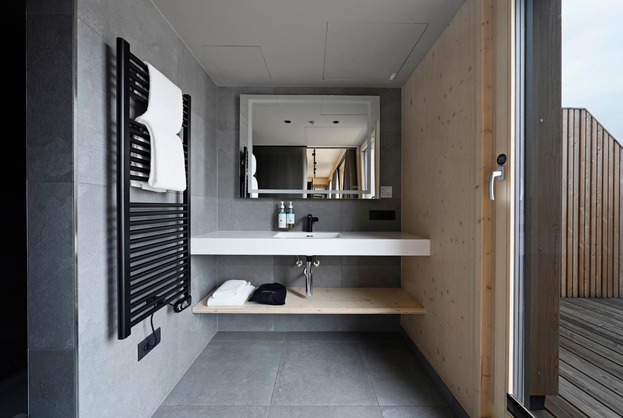 Large Studio Kitchenette Terrace
