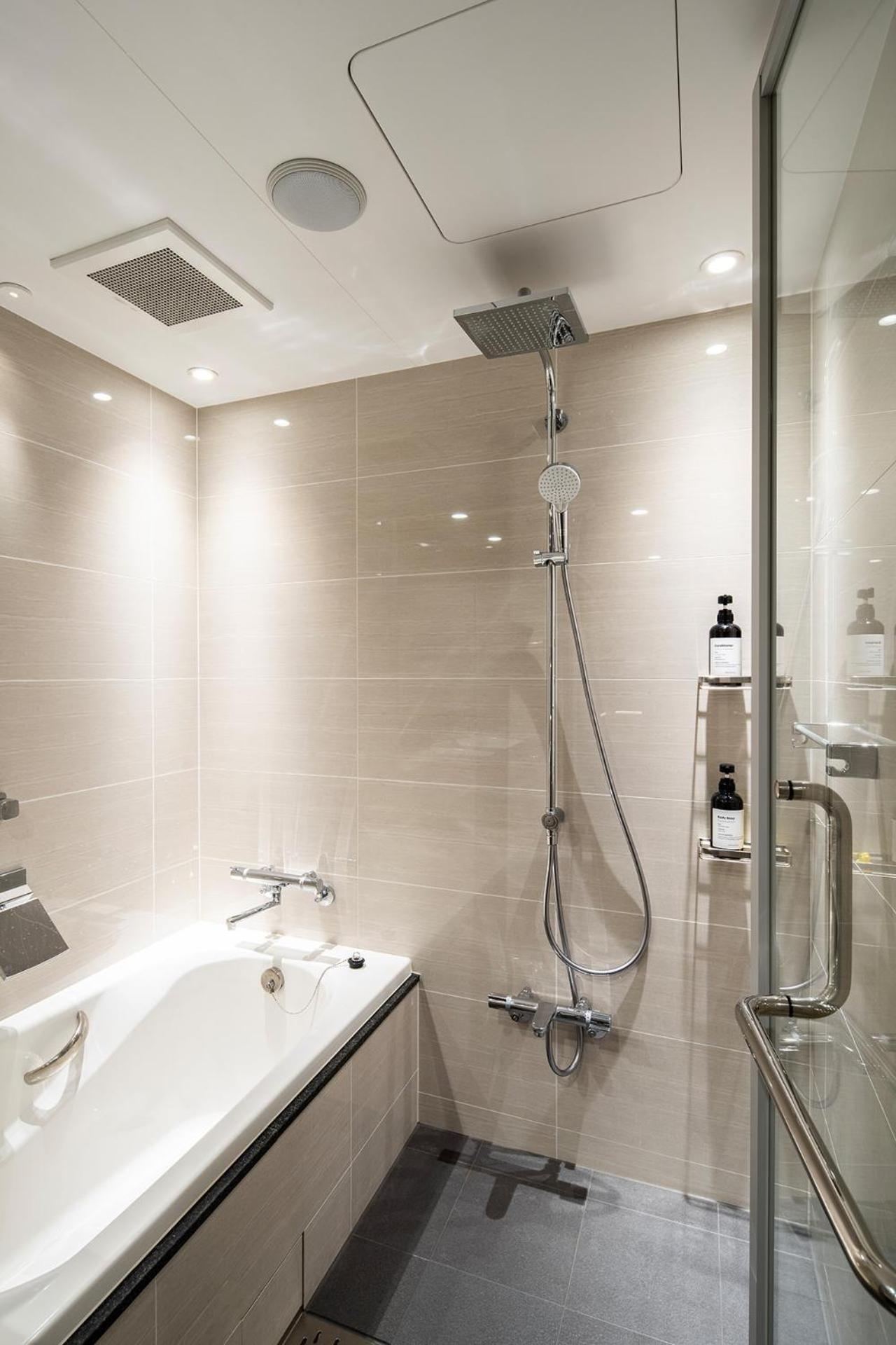 Premier One-Bedroom Apartment