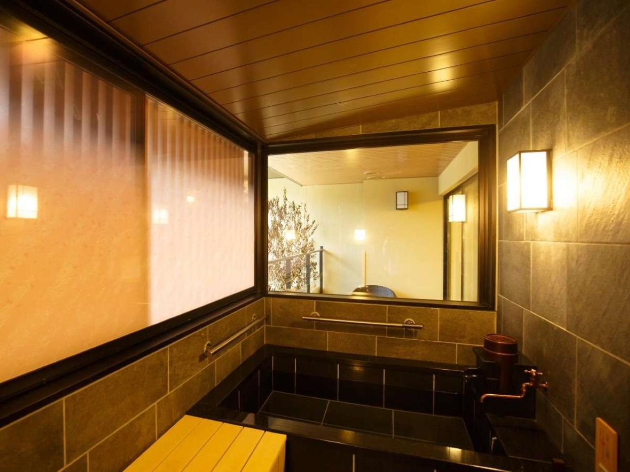 Quadruple Room Semi Open-Air Bath