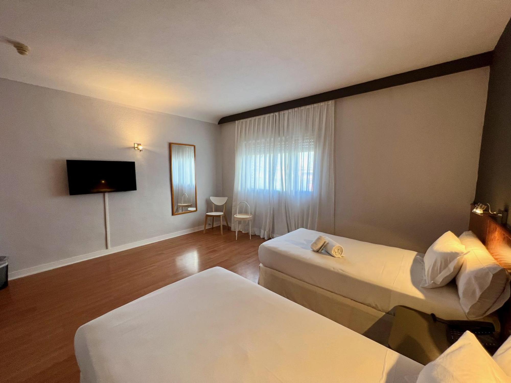 Twin Room,1591604910:JPEG