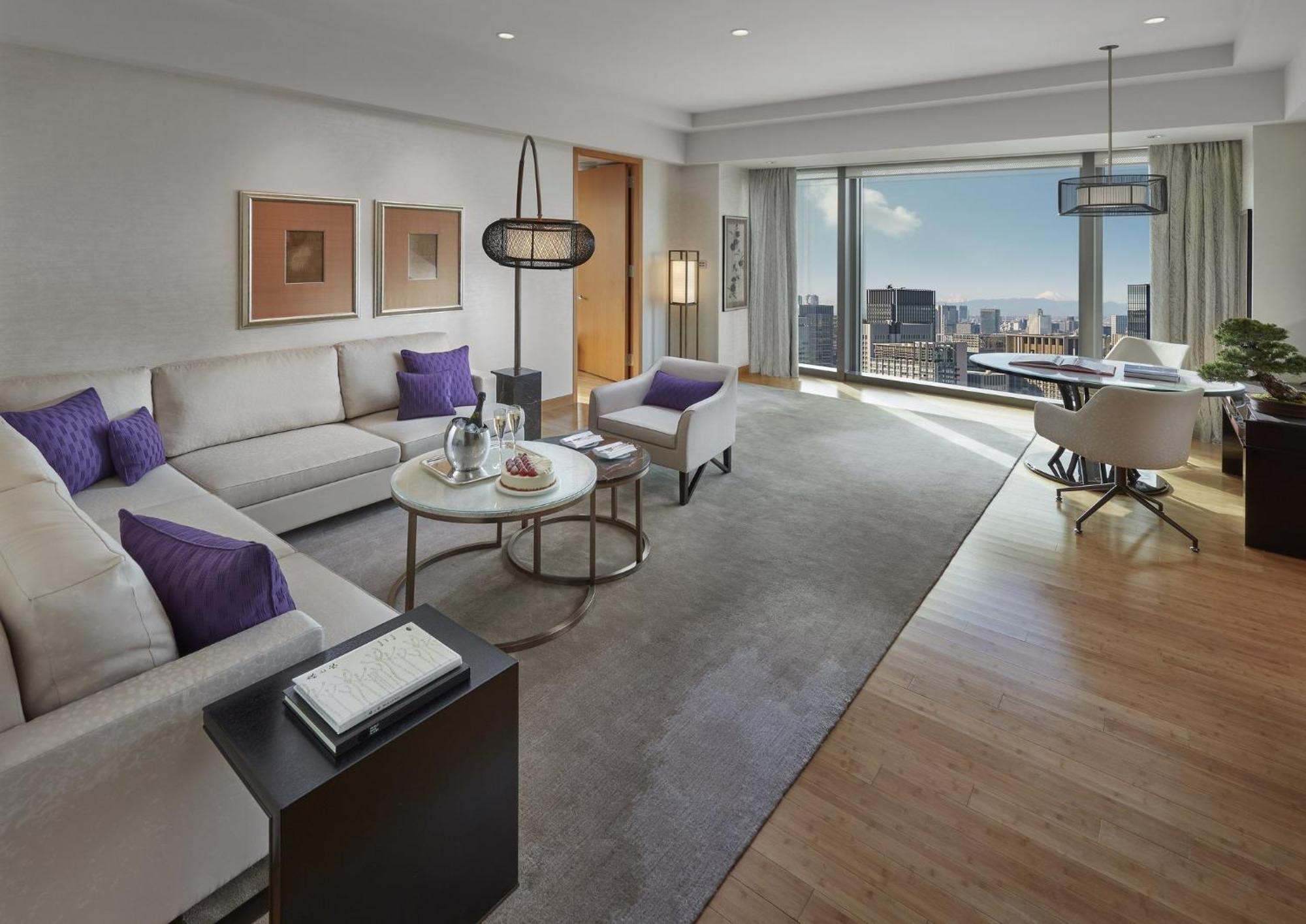 Premier King Suite