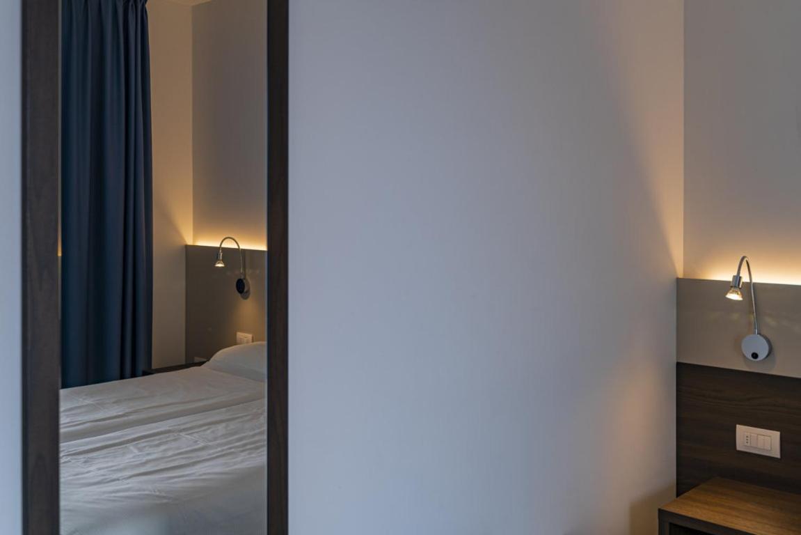 Double or Twin Room Lake View