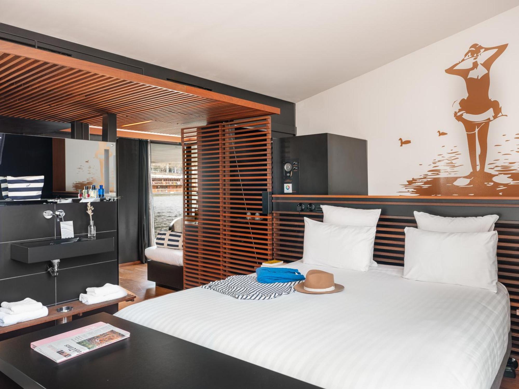Horizon Suite Seine River View
