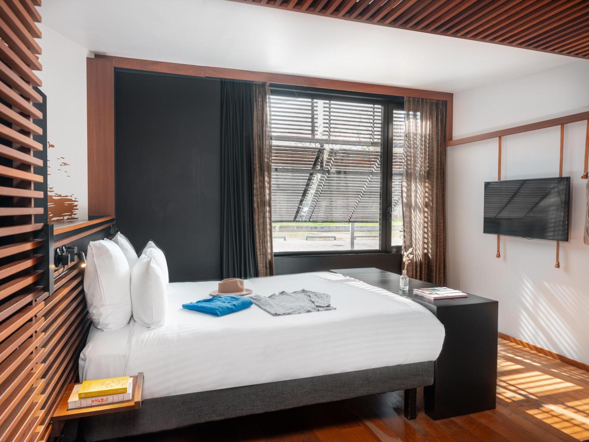 Horizon Suite Dock View
