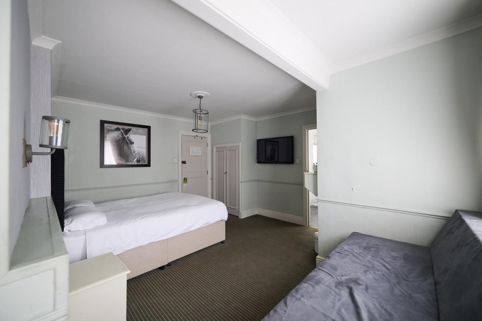 Family Room,1597603455:JPEG