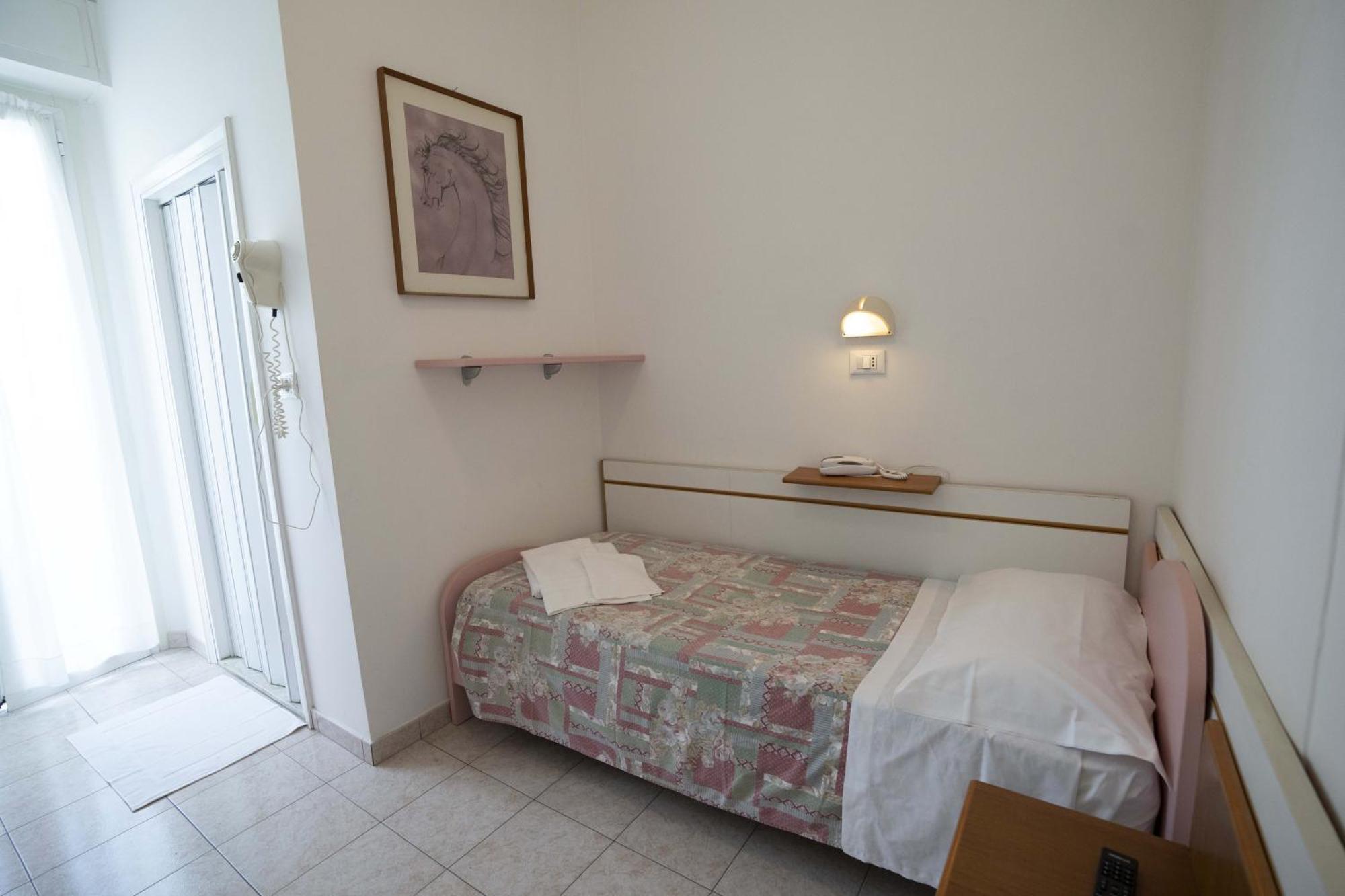 Standard Single Room,1598916229:JPEG