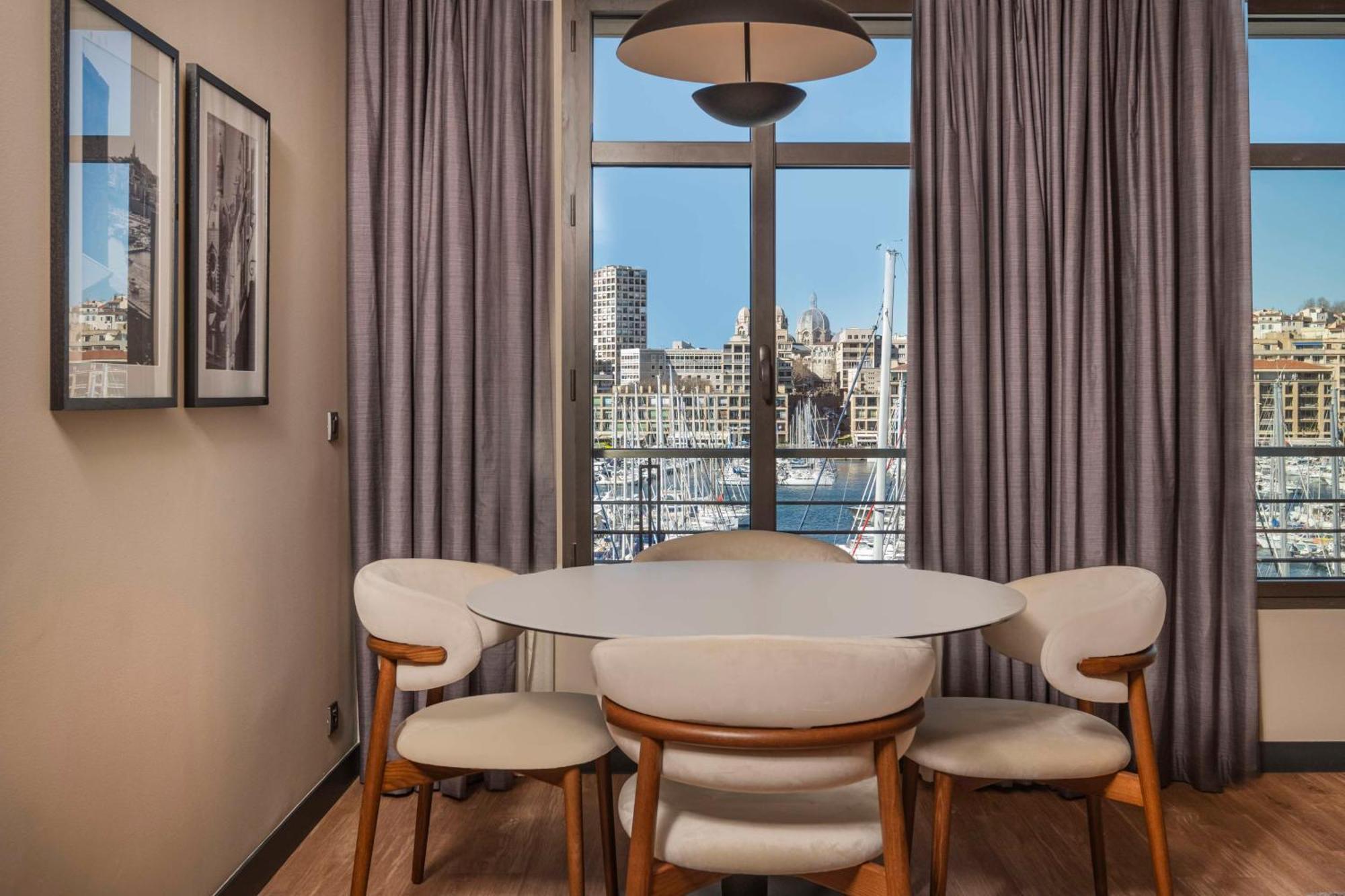 Suíte com Terraço e Vista do Porto