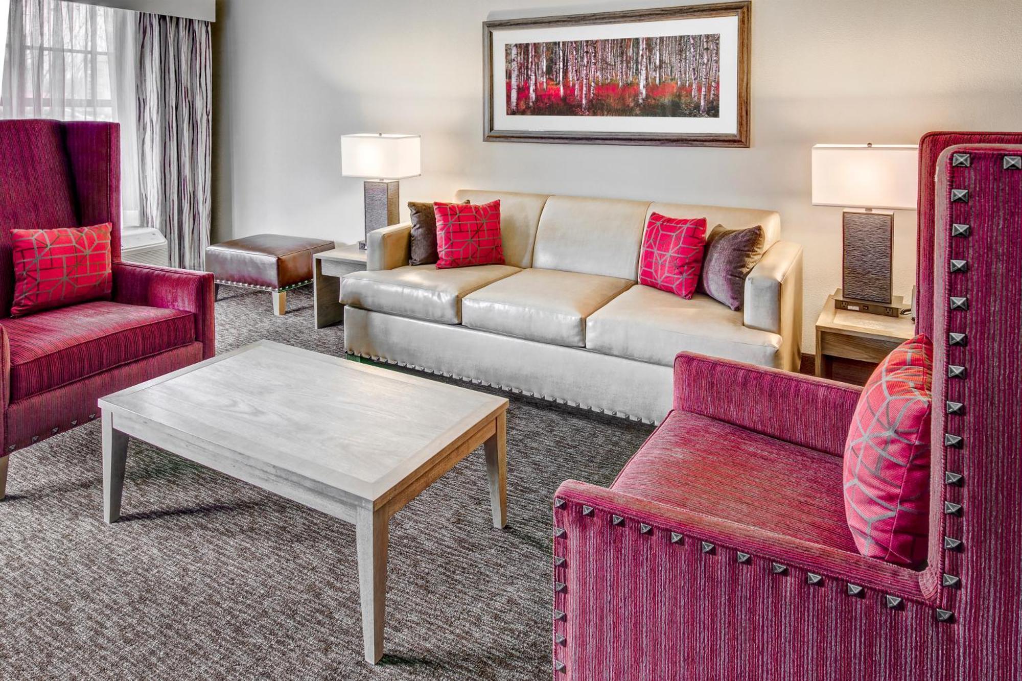 Corner Suite with Two Queen Beds, Balcony and River/Mountain View,1600261347:JPEG