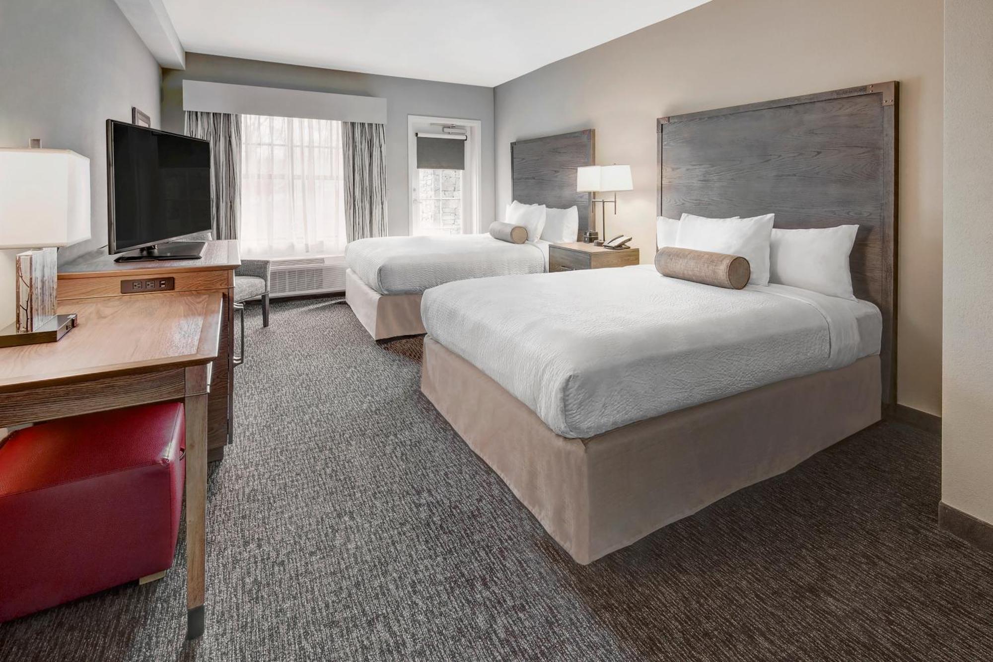 Queen Room with Two Queen Beds, Balcony and River View,1600261355:JPEG