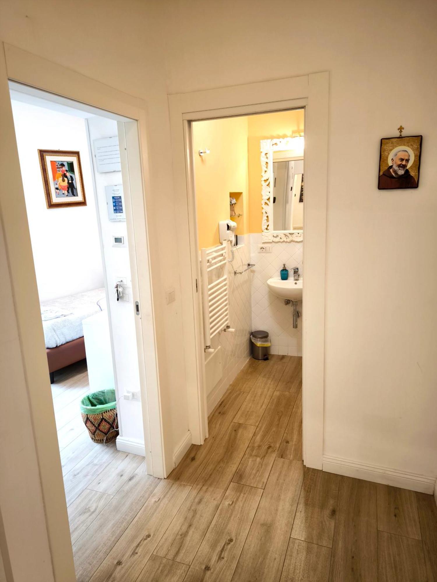 Single Room Private External Bathroom