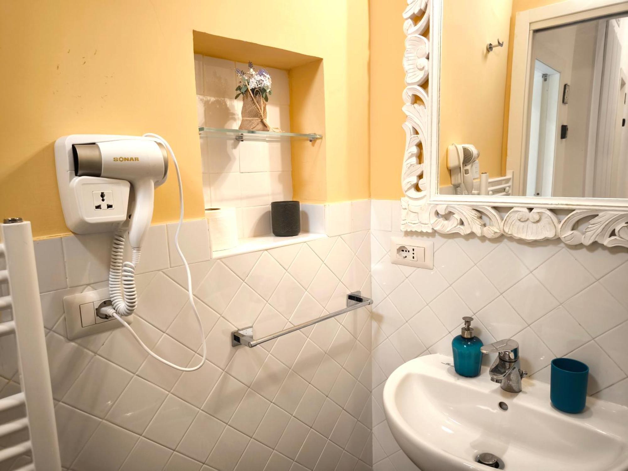 Single Room Private External Bathroom