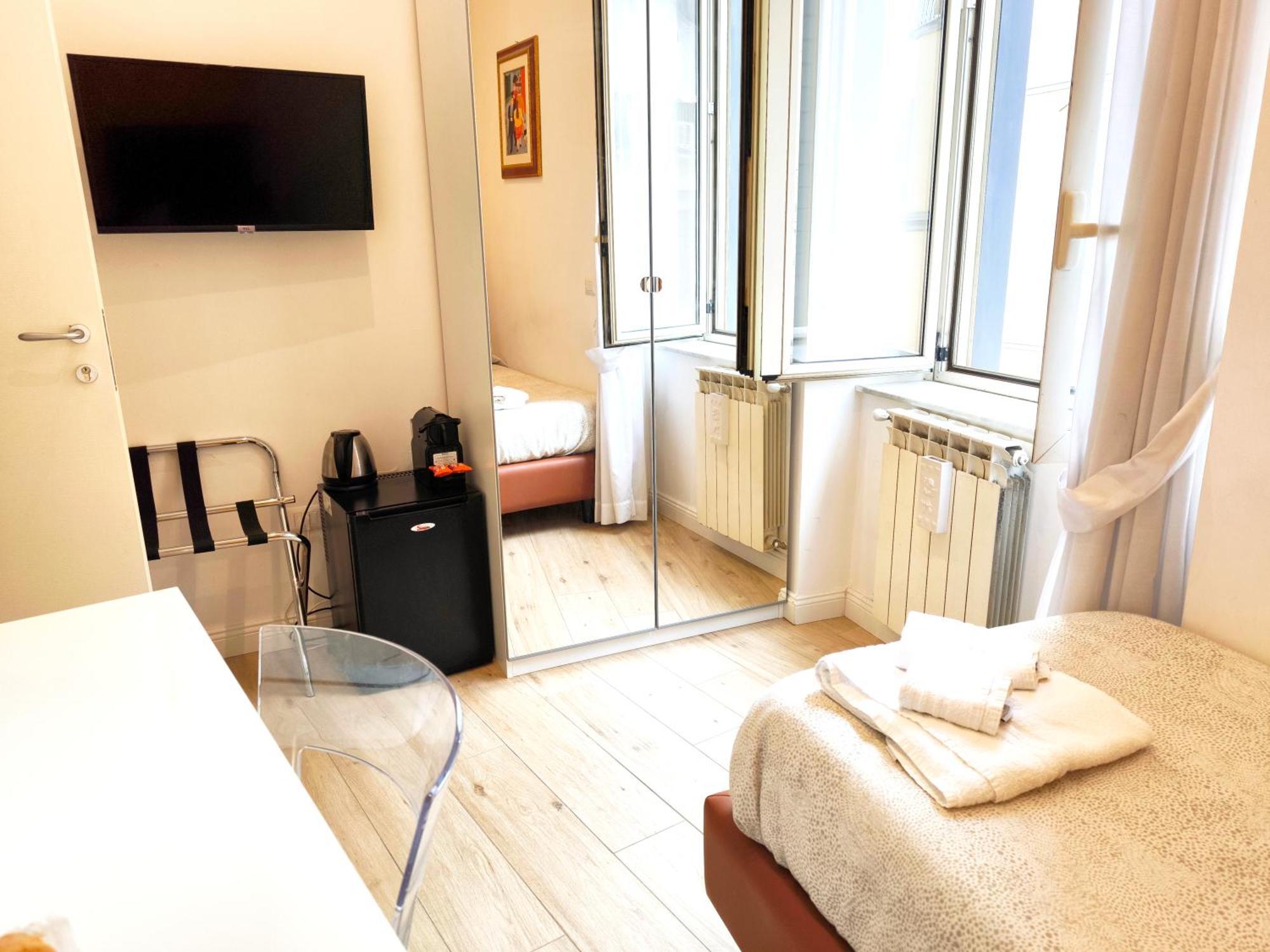 Single Room Private External Bathroom