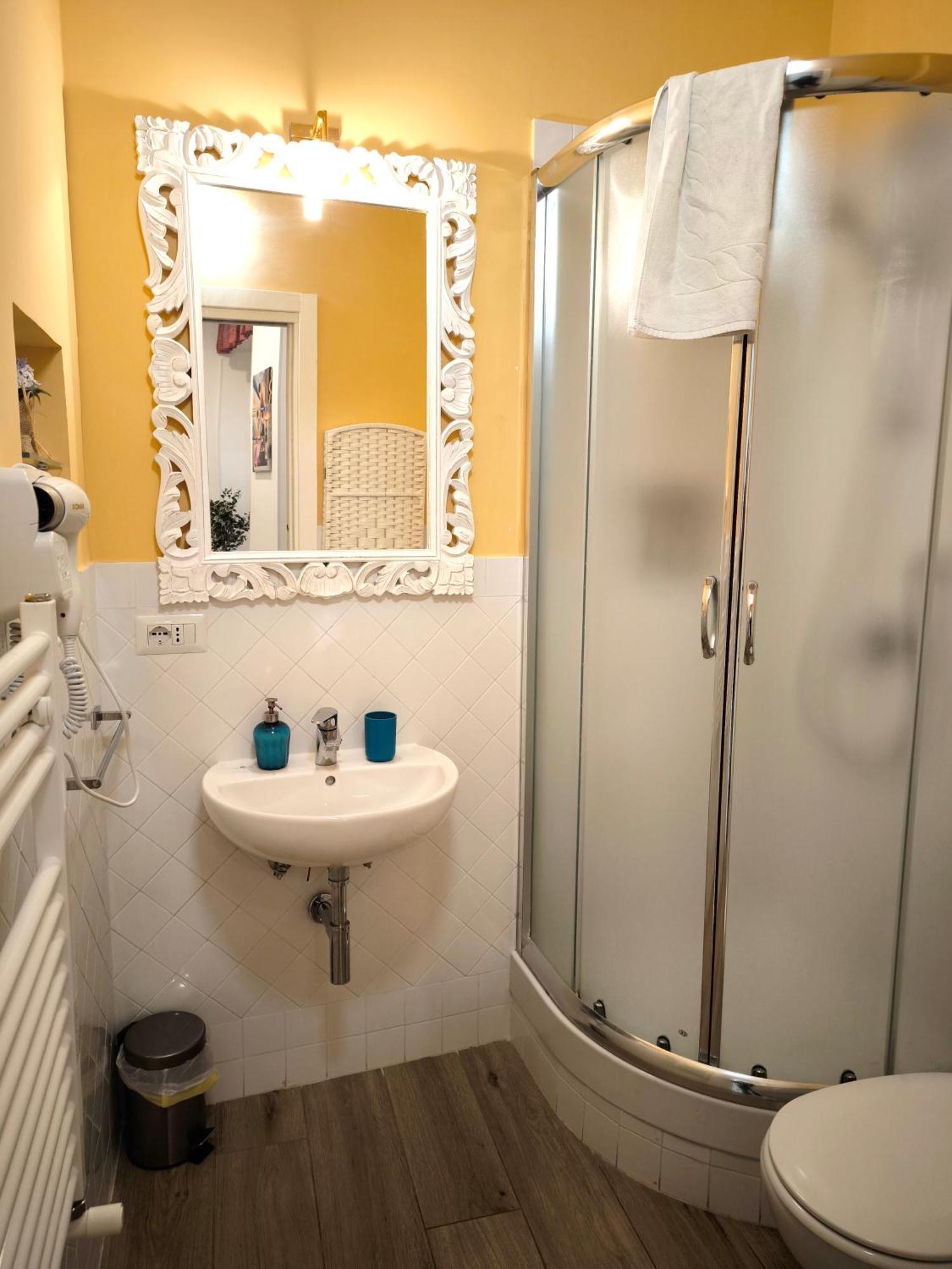 Single Room Private External Bathroom