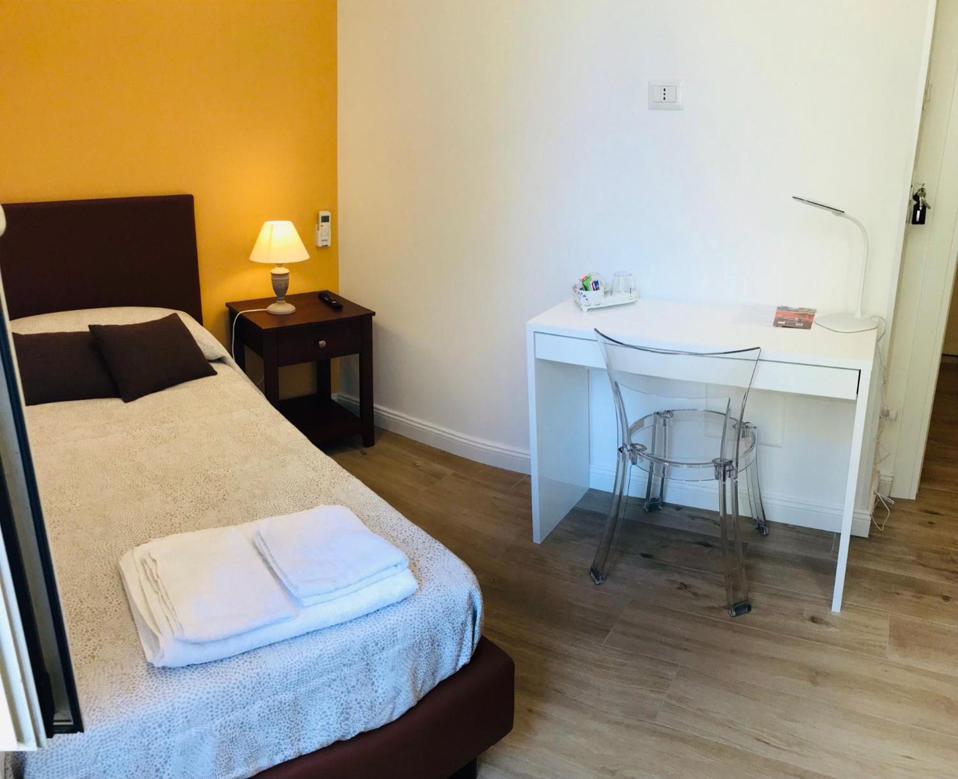 Single Room Private External Bathroom