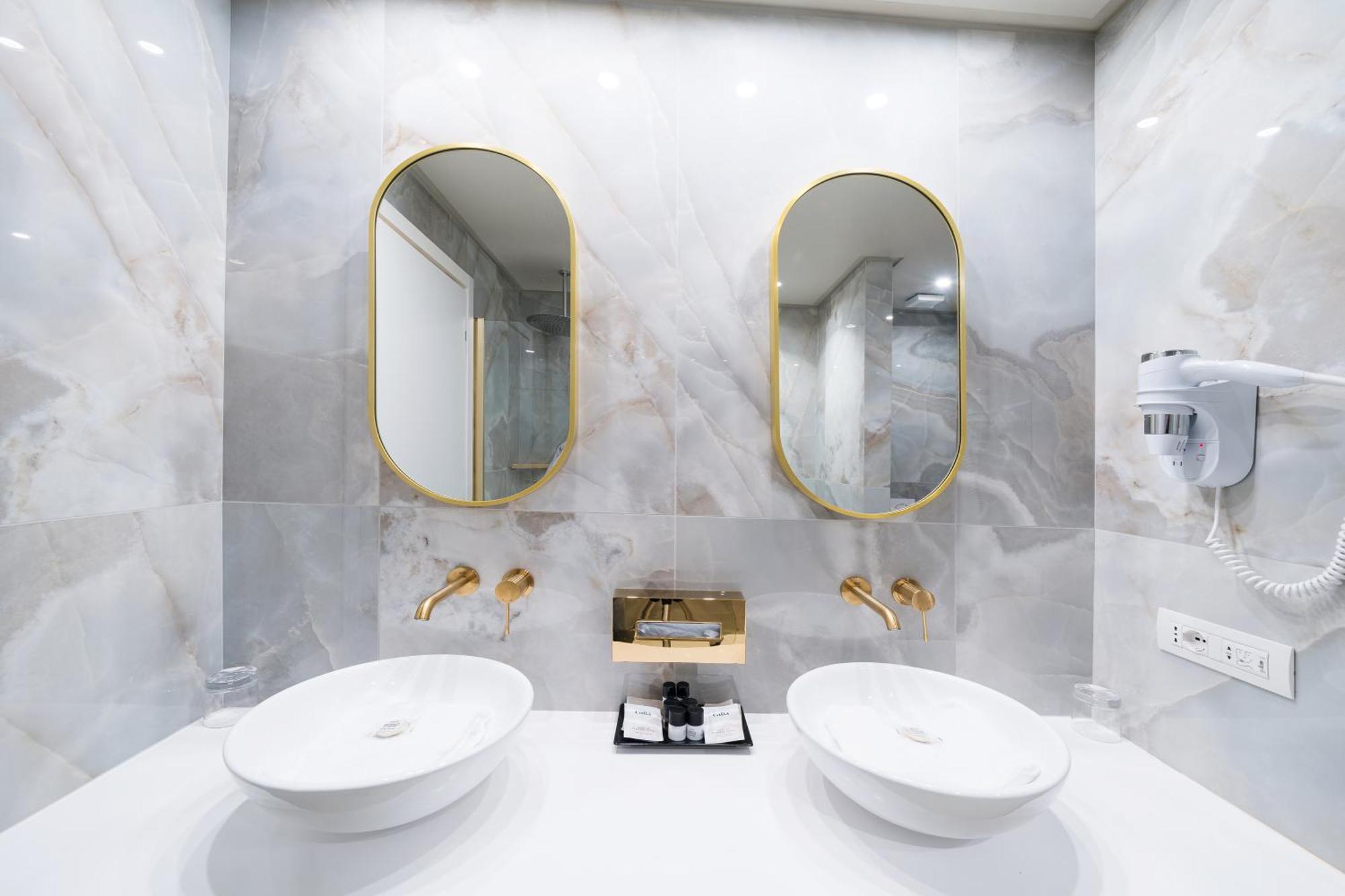 Deluxe Double or Twin Room Lake View