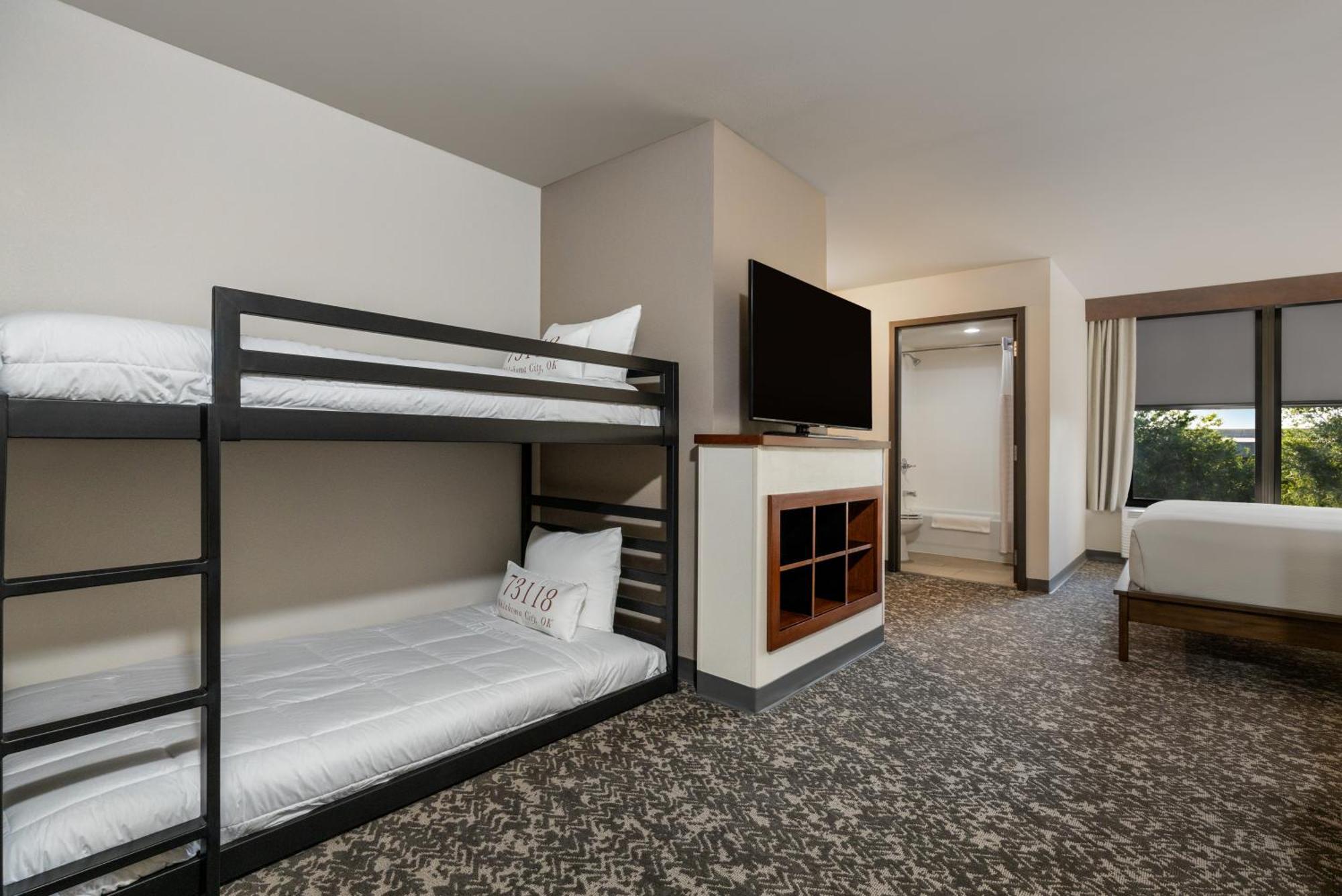 King Bunk Studio 1 King Bed & Twin Bunks