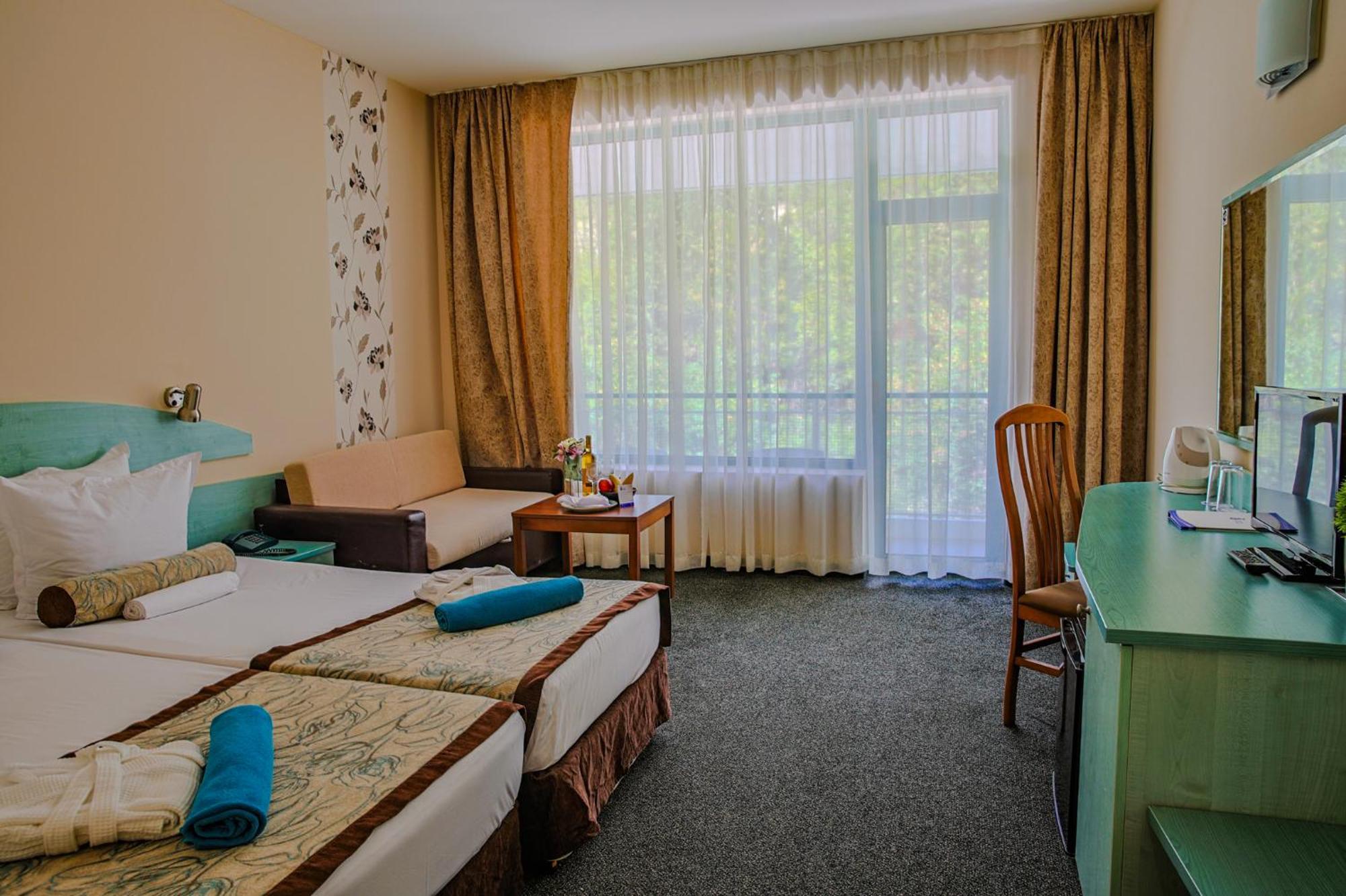 Twin Room with Mountain View