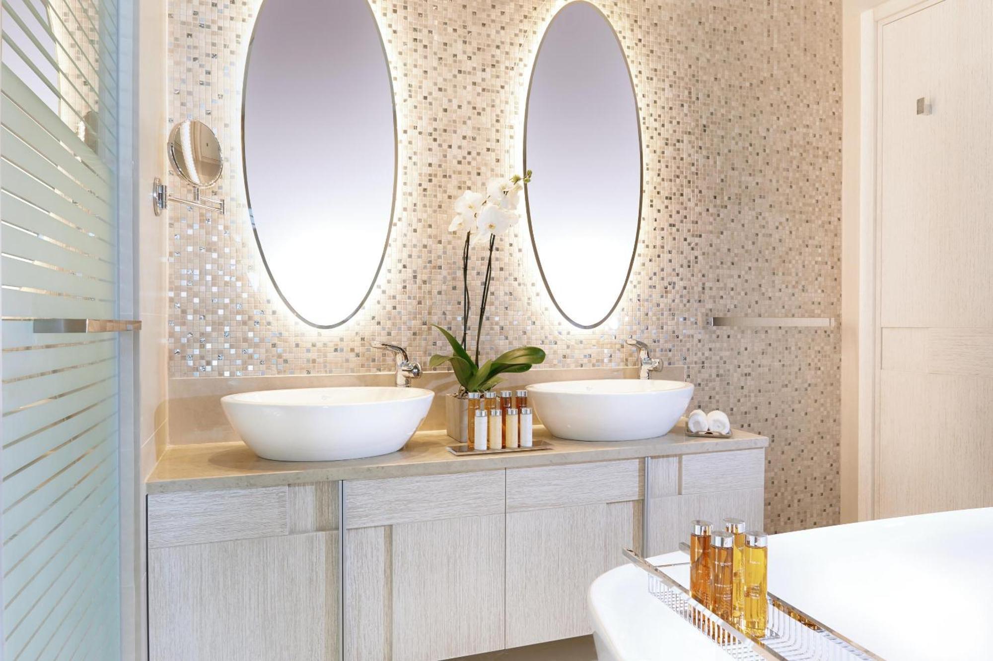 Suite Deluxe con 2 Camere da Letto e Vista Piscina