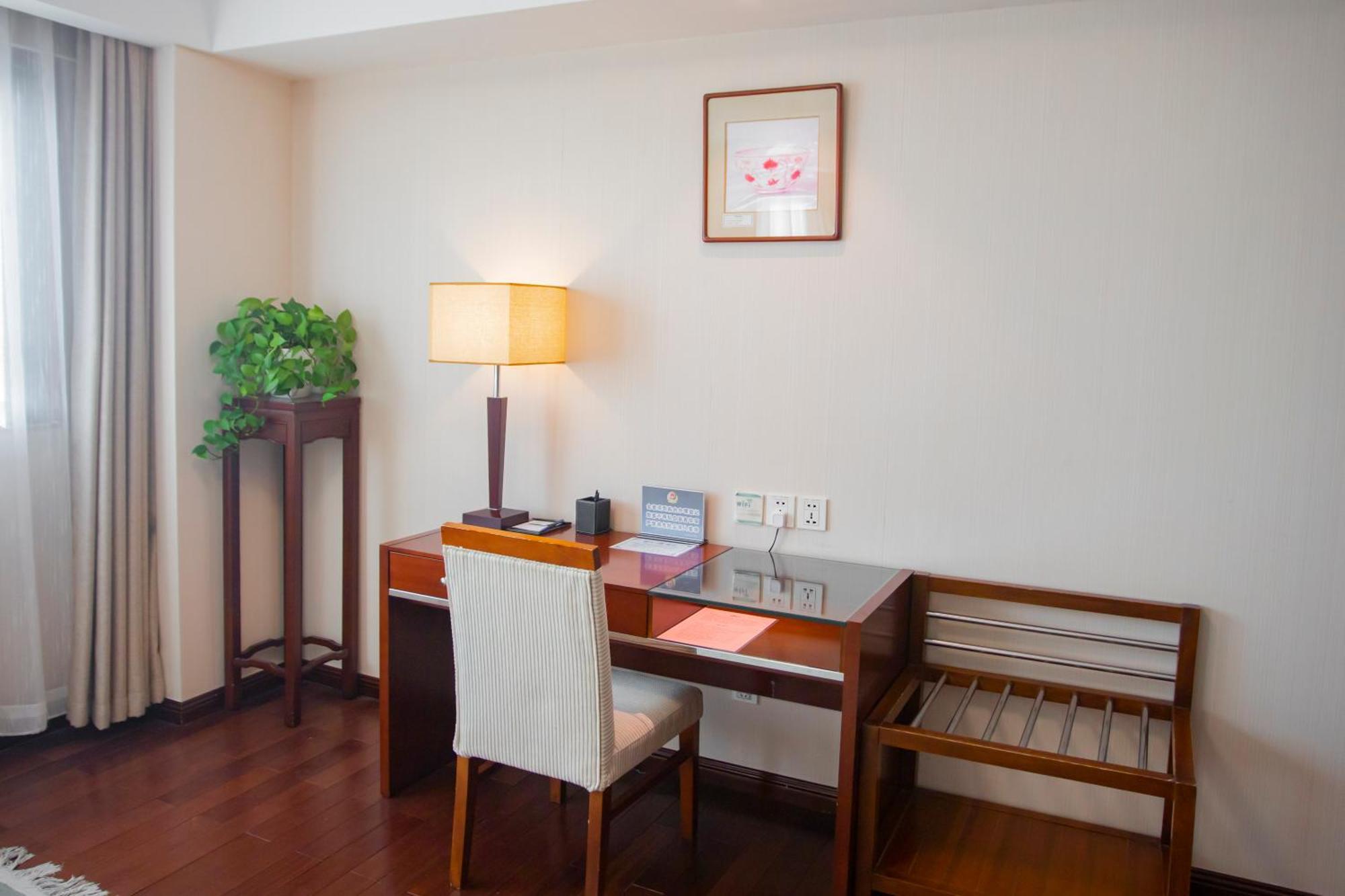 Executive Deluxe Queen Room