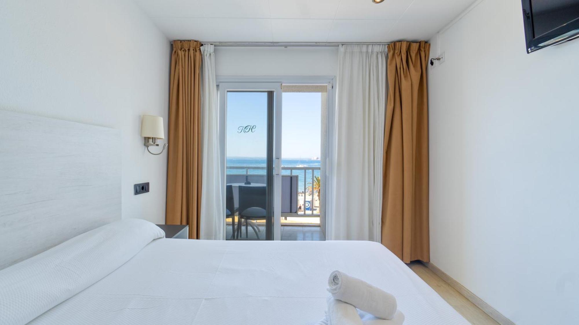 Double or Twin Room Sea View