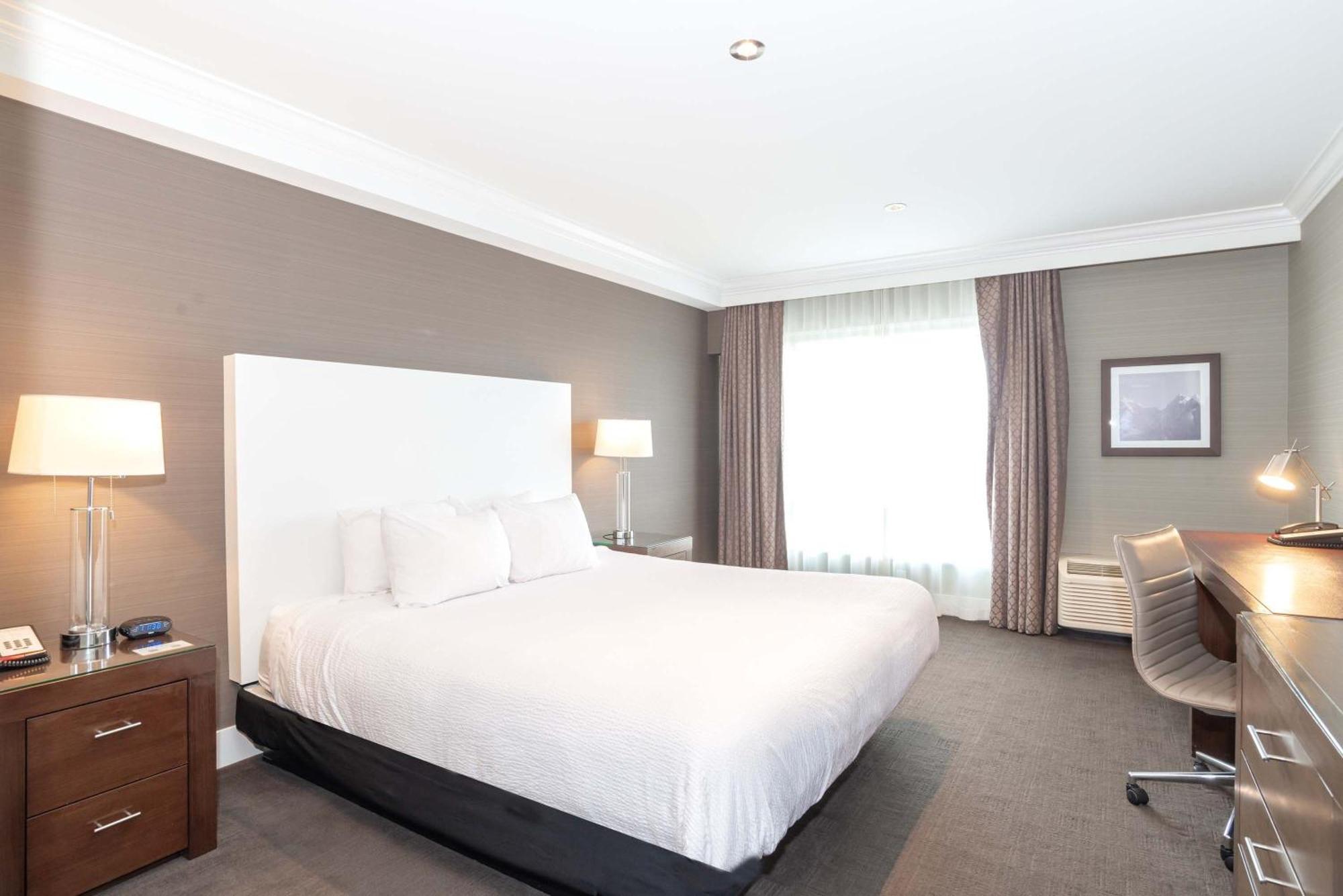 Standard Room, 1 King Bed
