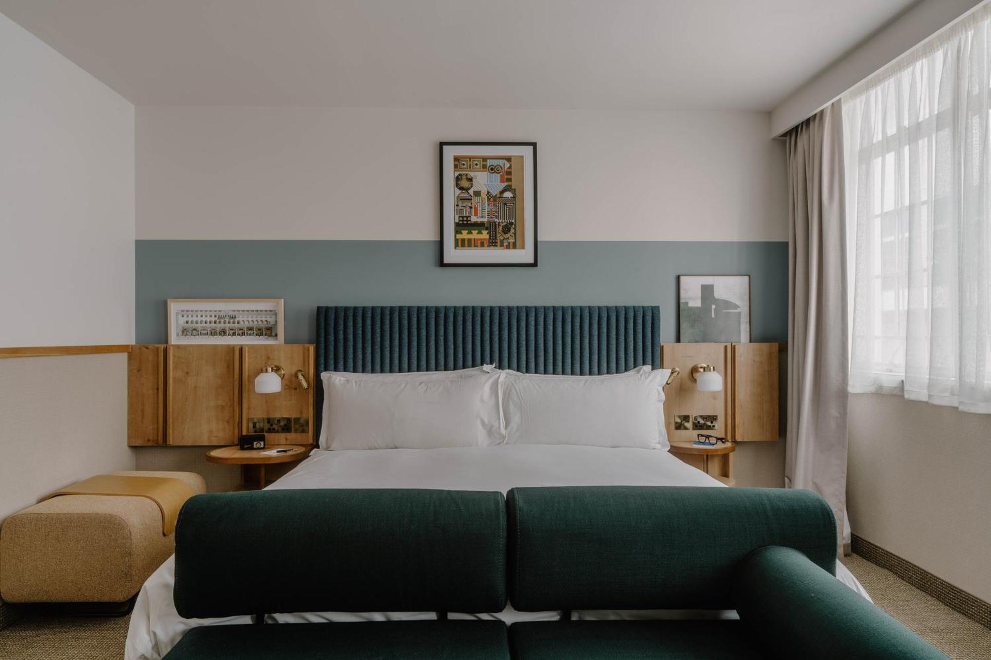 Standard Queen Room