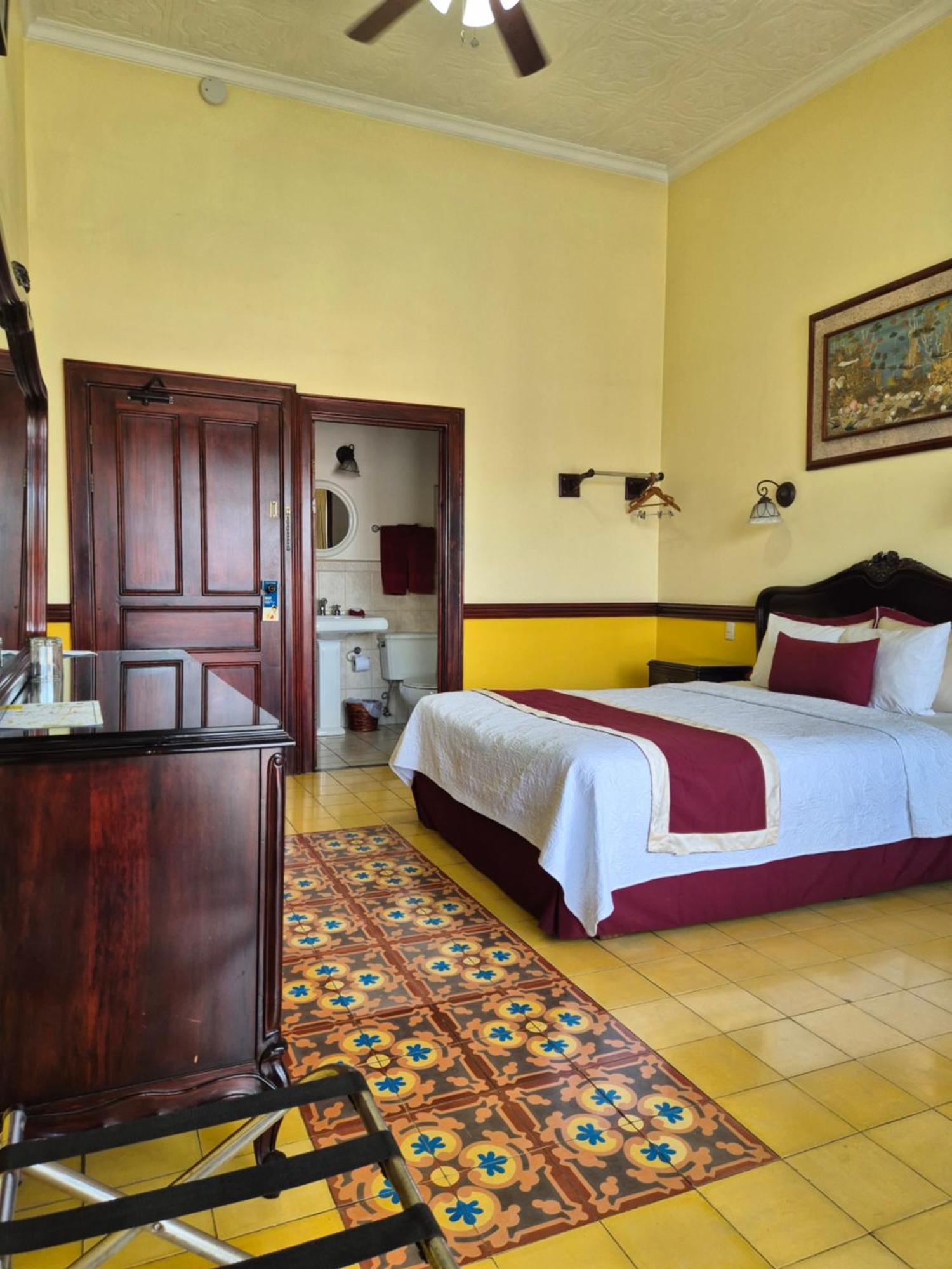 Deluxe Queen Suite
