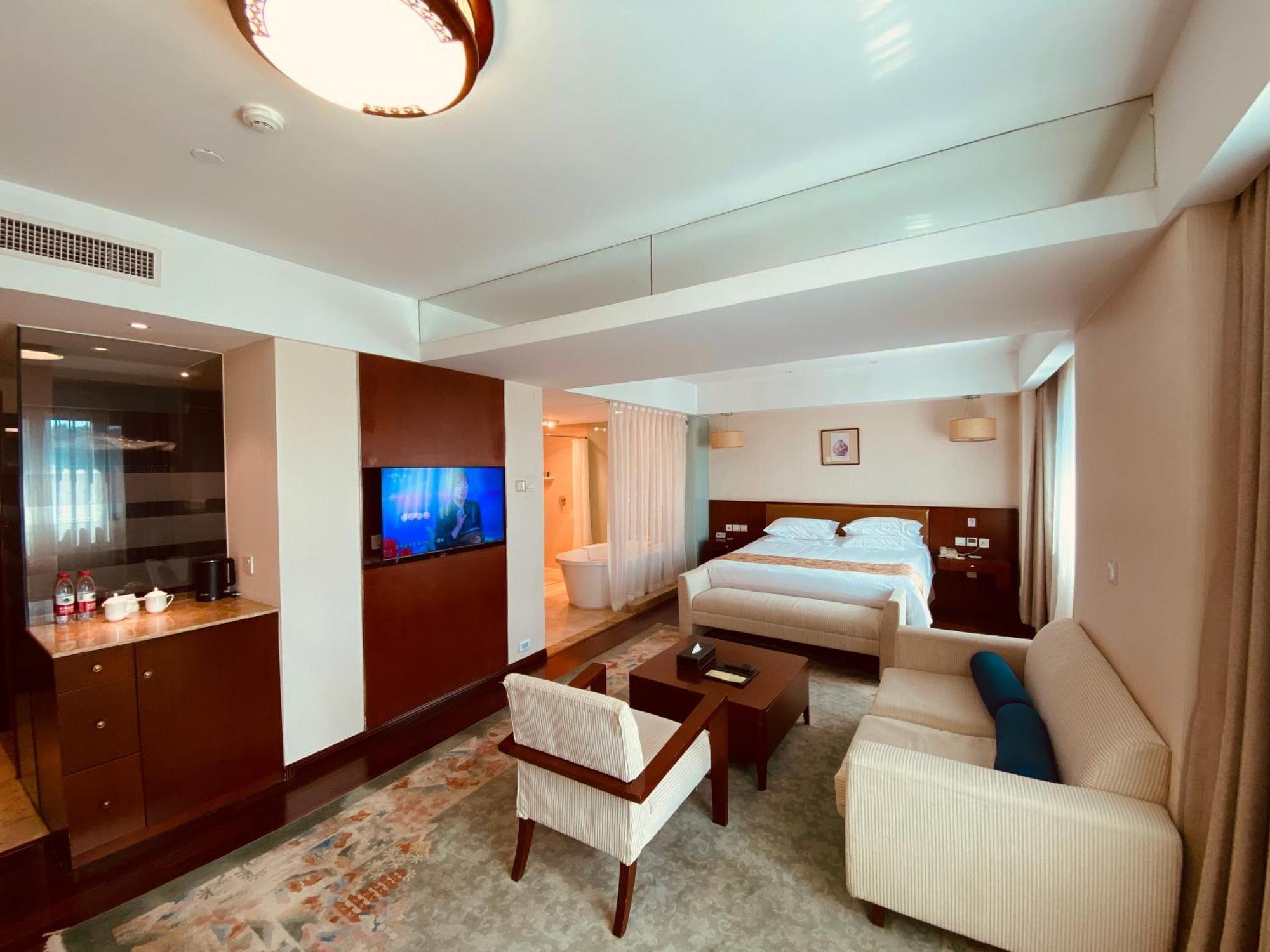 Executive Deluxe Queen Room