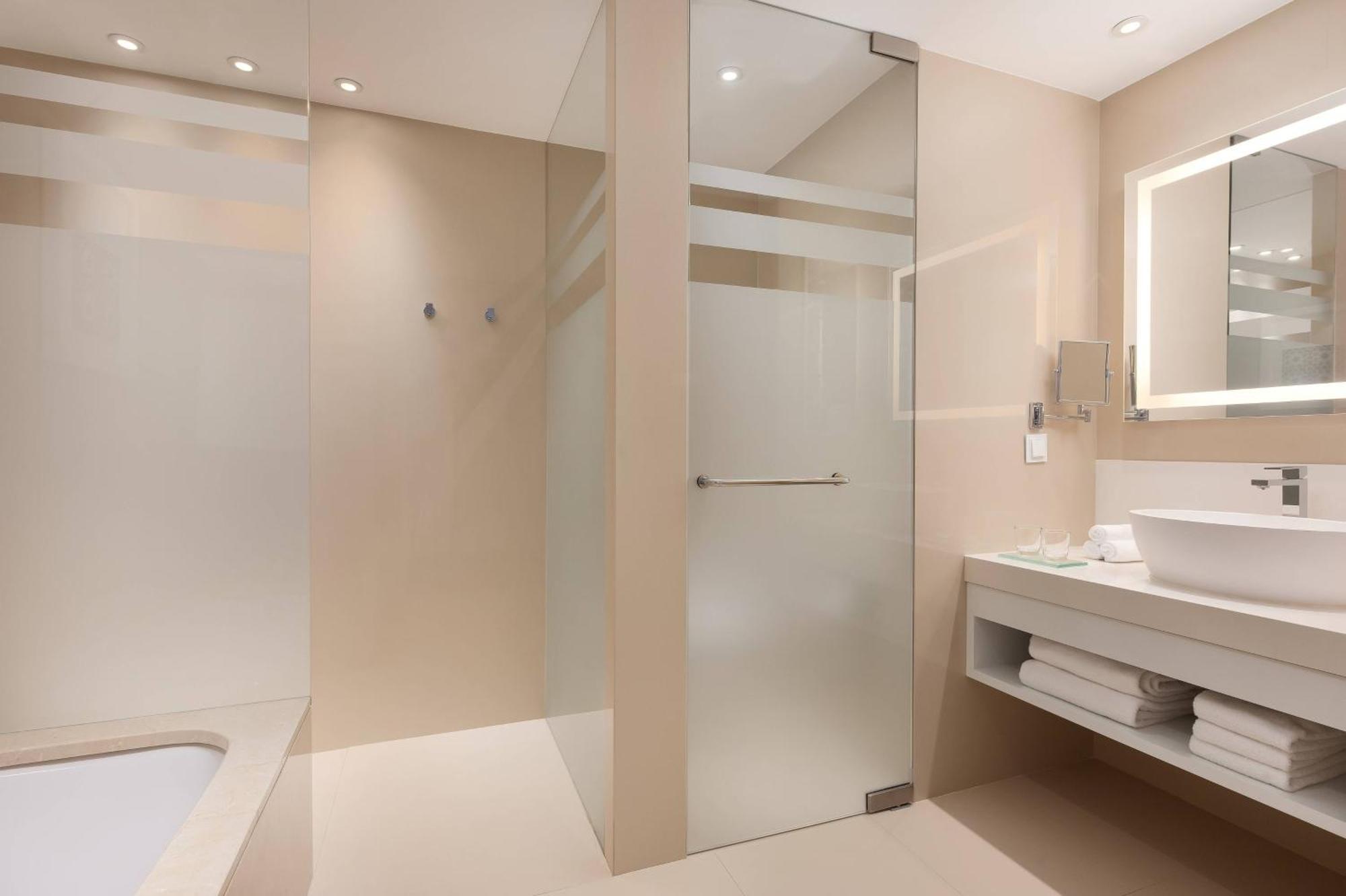 Quarto Deluxe com 2 Camas de Solteiro e Vista do Resort
