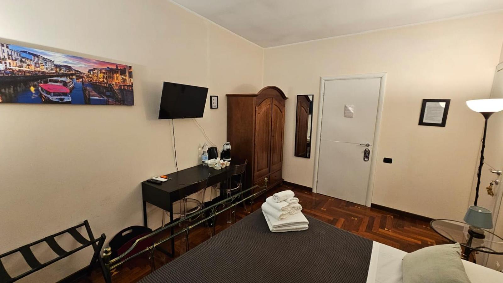 Double Room Private External Bathroom