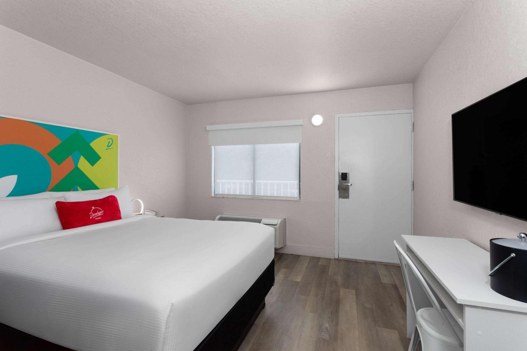 Queen Room Roll Shower Mobility or Hearing Accessible Non-Smoking