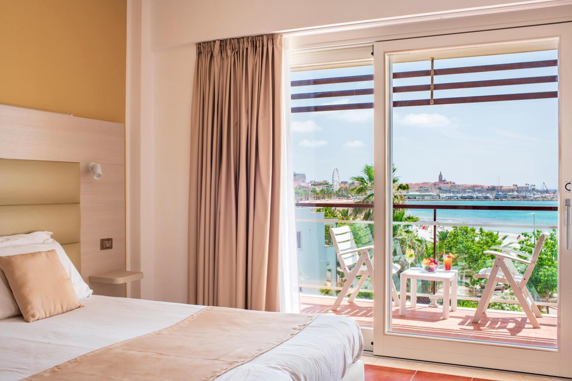 Double Room Sea or Pool View