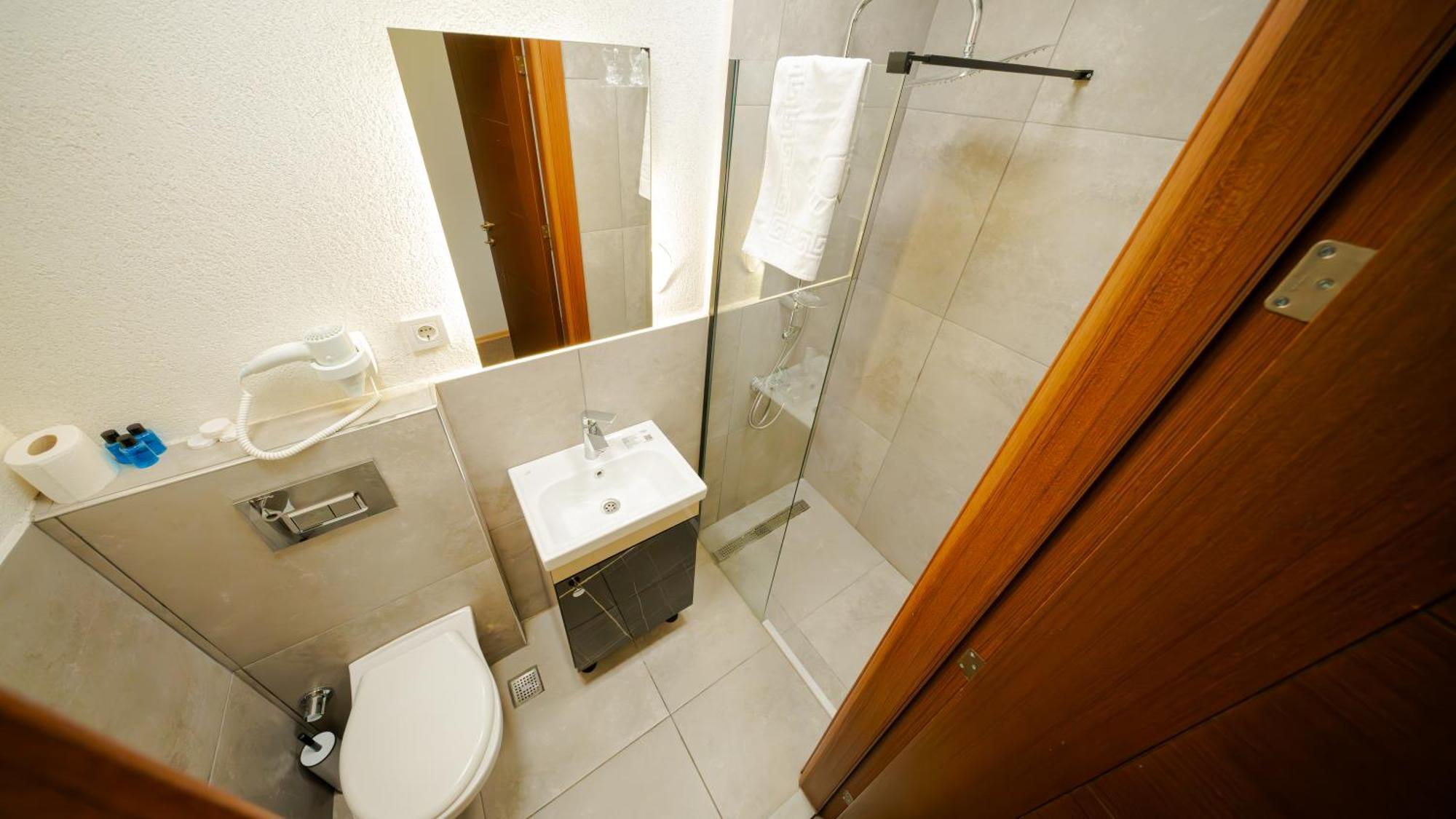 Standard Double or Twin Room,1616905319:JPEG