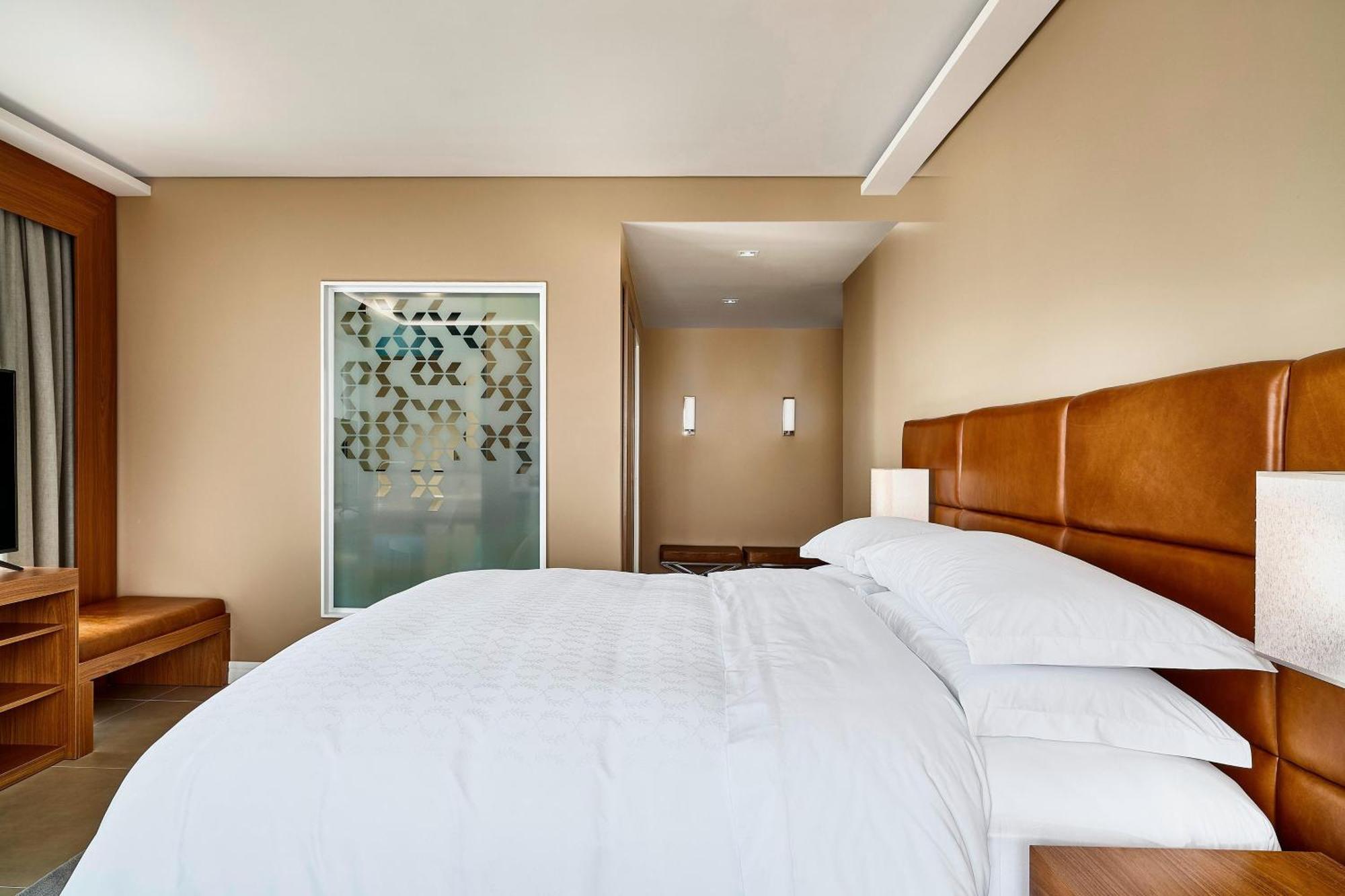 Guest room 1 King City view