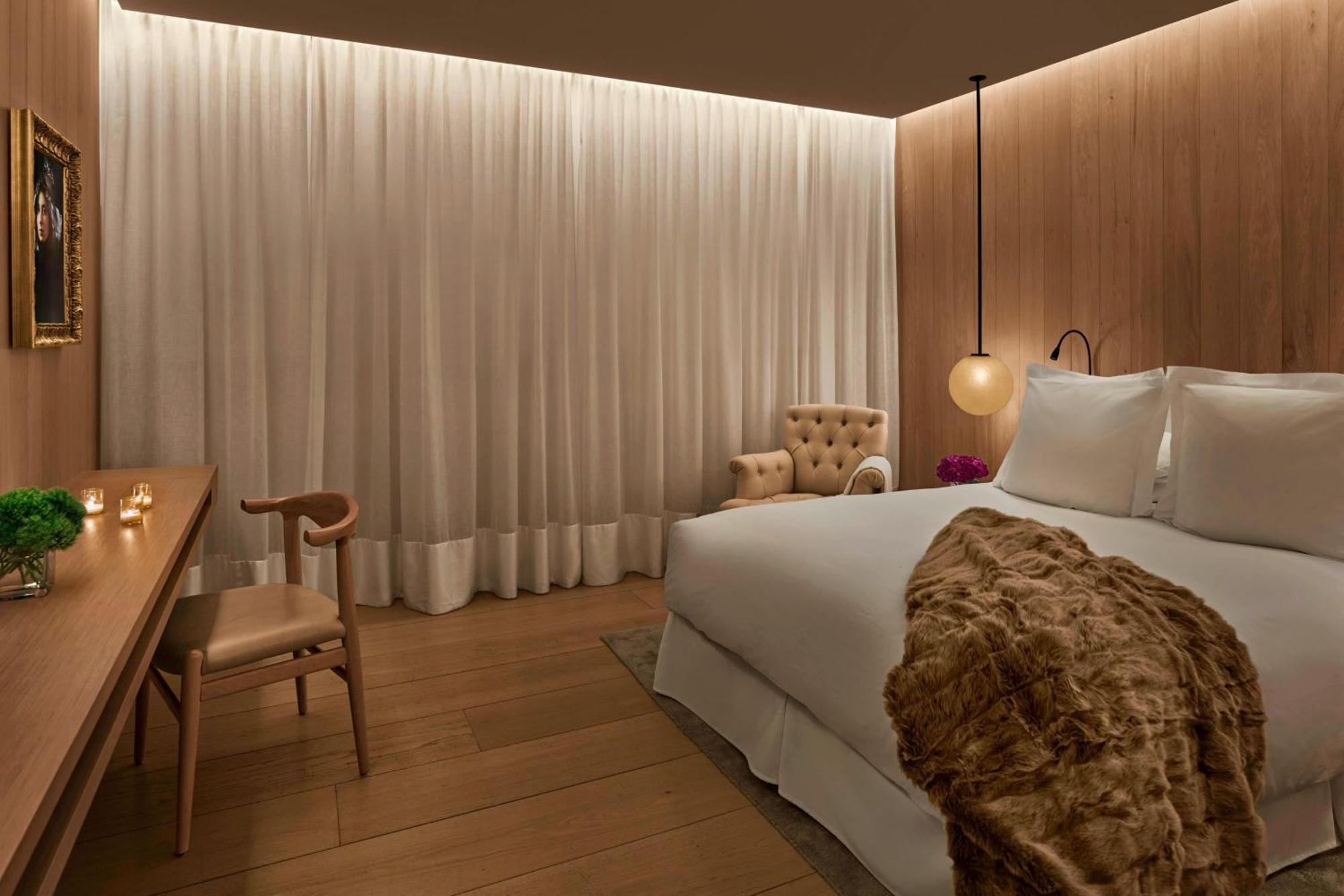 Deluxe Queen Room