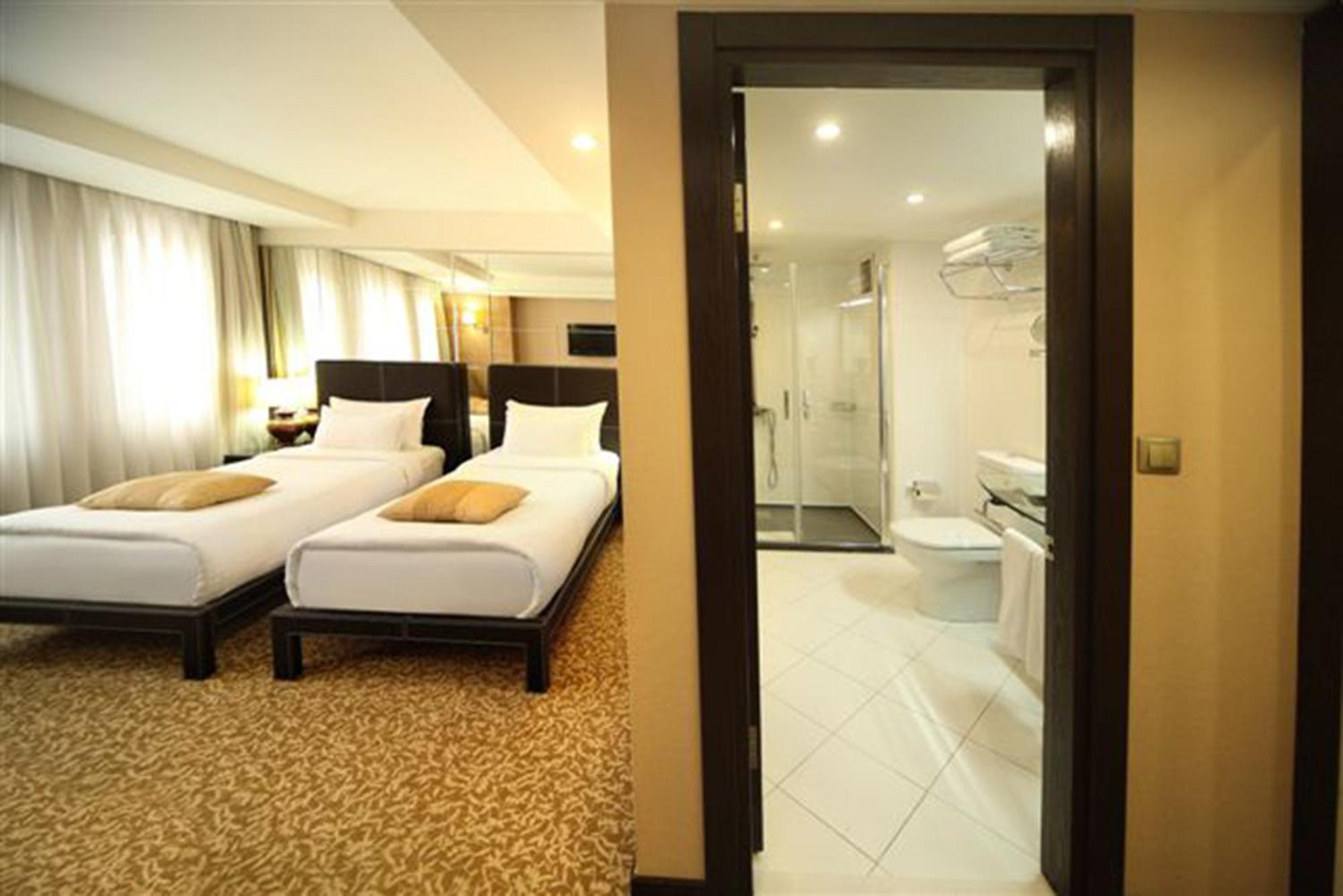 Double or Twin Room Bathroom