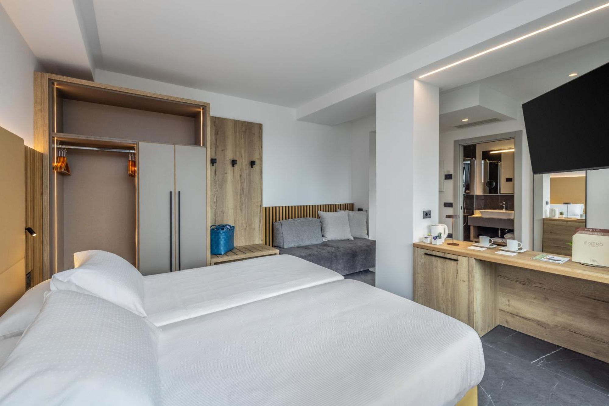 Superior Large Double Room Balcony,1618820718:JPEG