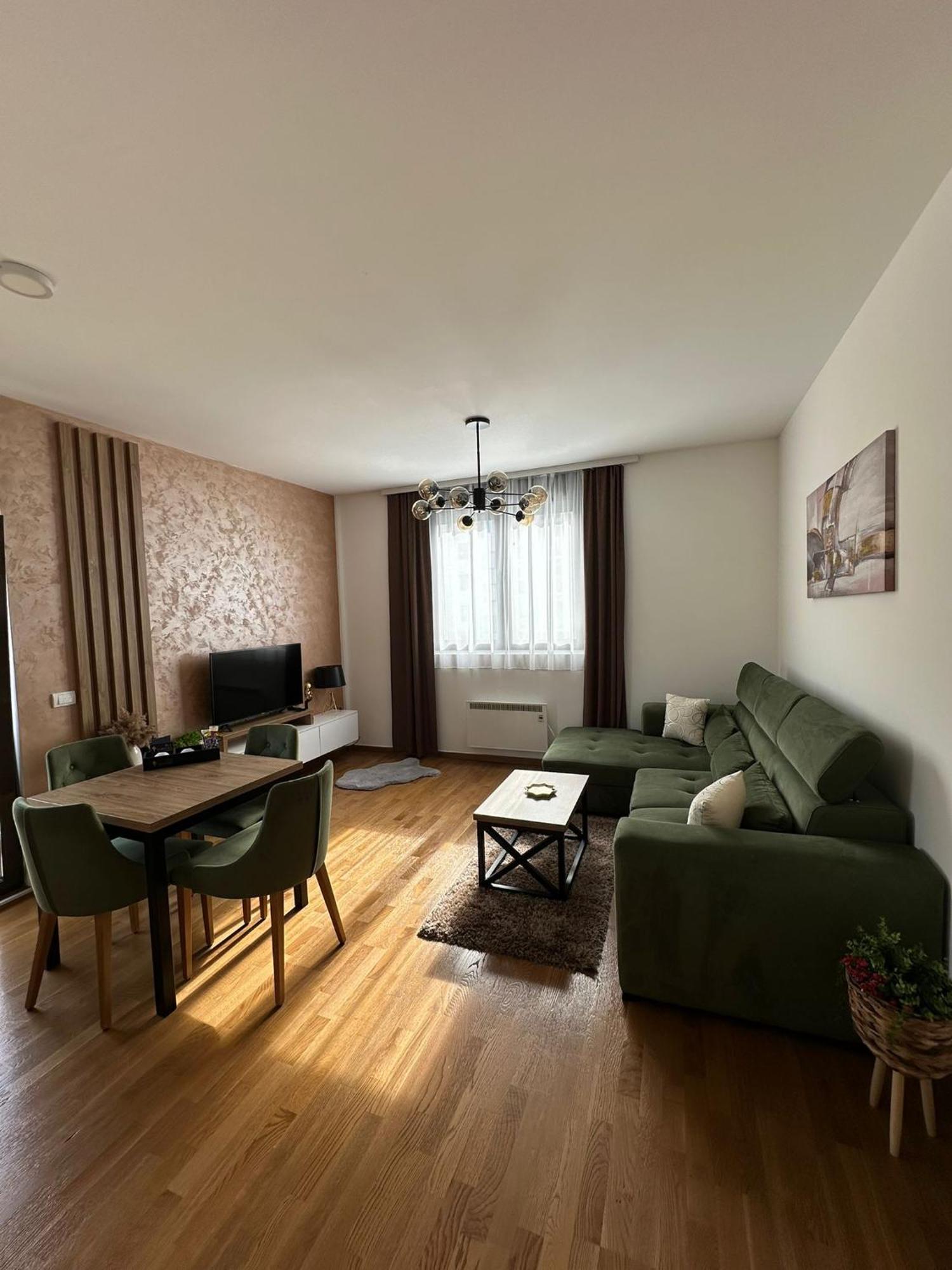 Deluxe Queen Suite