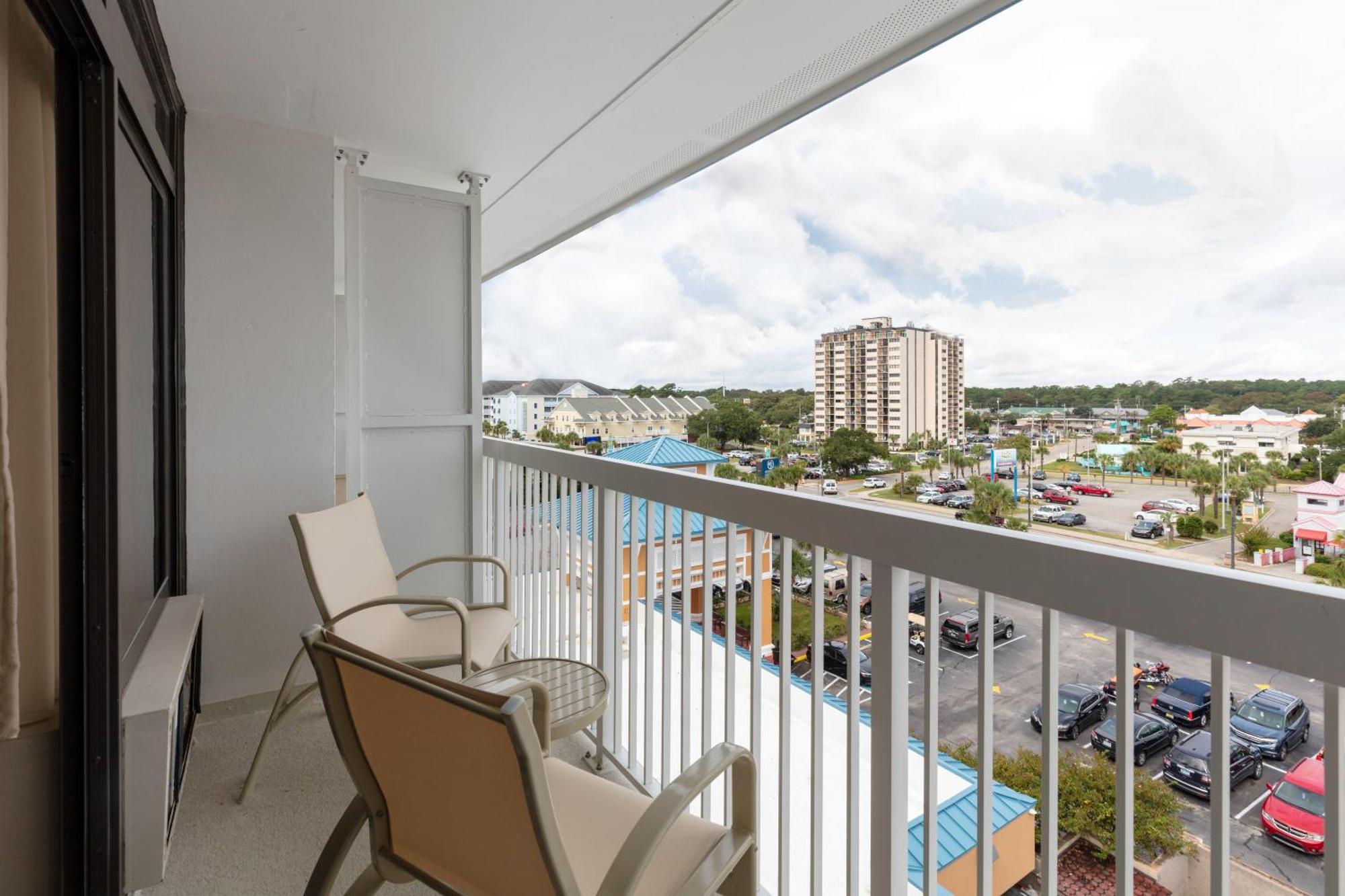 Double Amusement Park View Guestroom