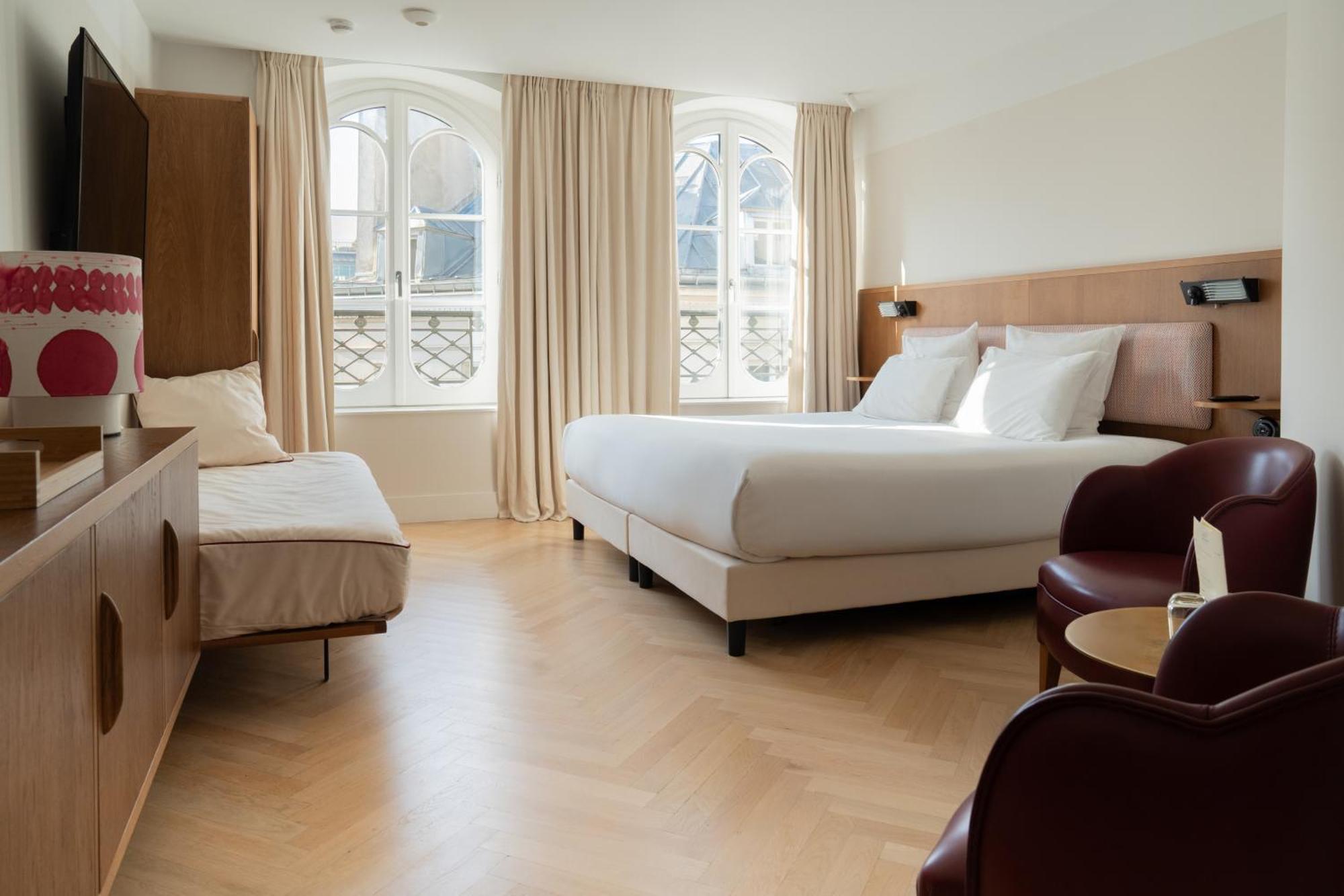 Double Room Signature