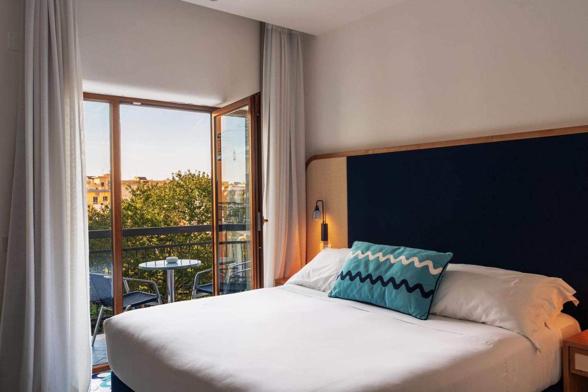 Quarto Deluxe com Cama de Casal ou 2 de Solteiro