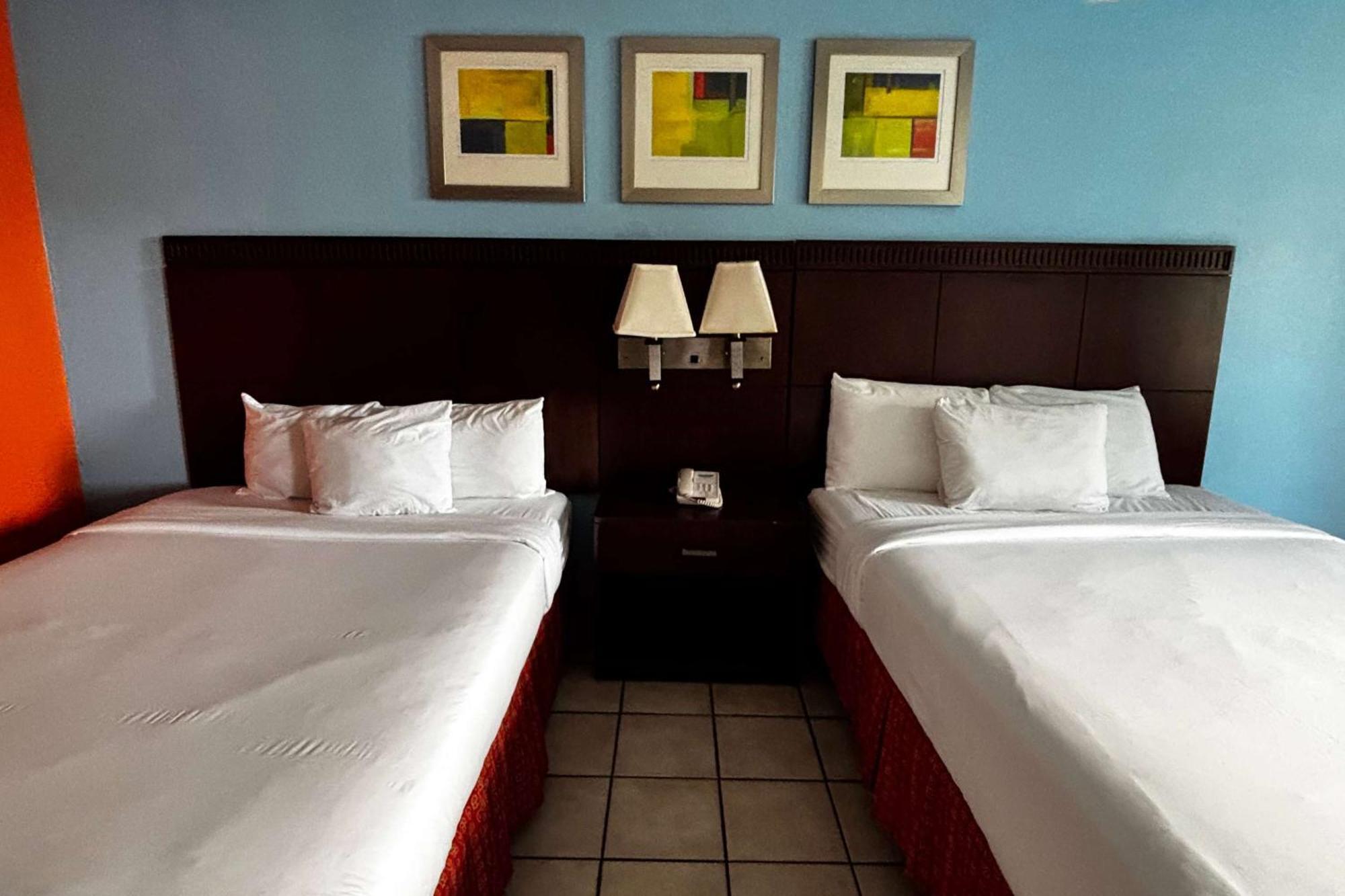 Kamer met 2 Queensize Bedden - Rookvrij