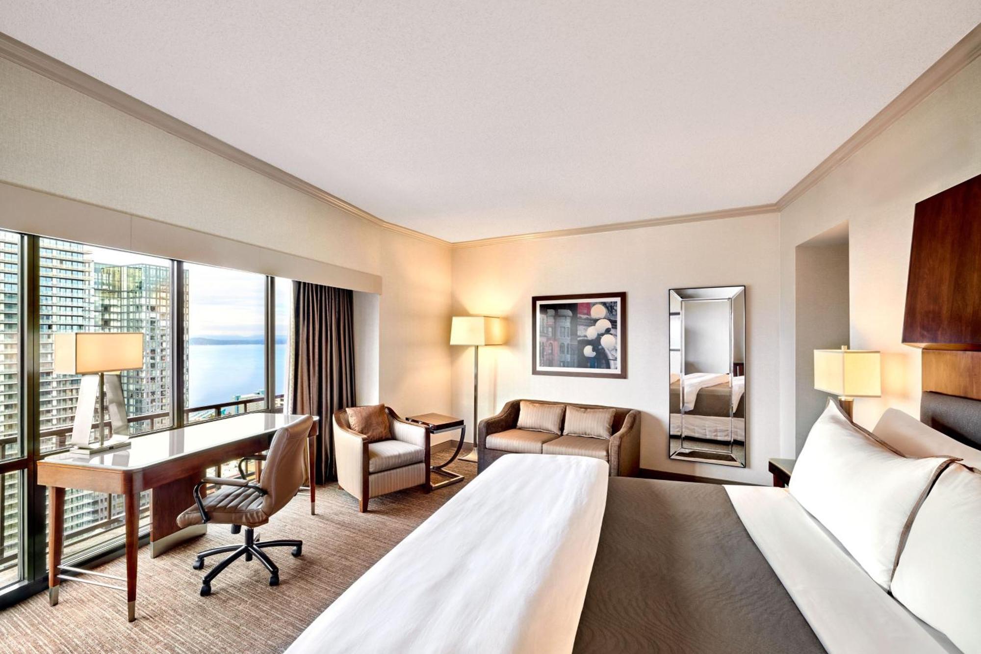 Premium City View Guest room 1 King Sofa bed City view