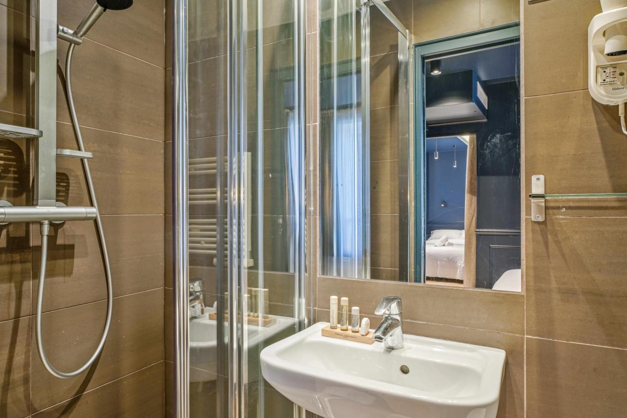Double Room Private Bathroom