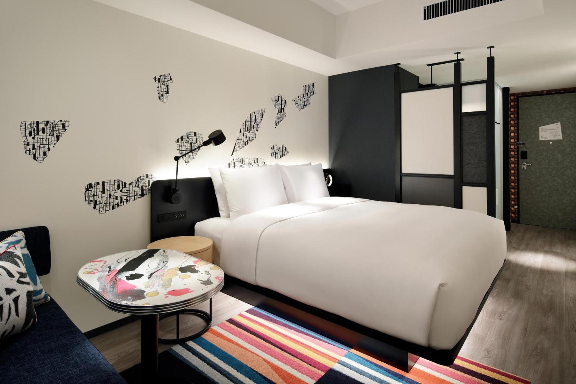 Aloft King Guest room 1 King
