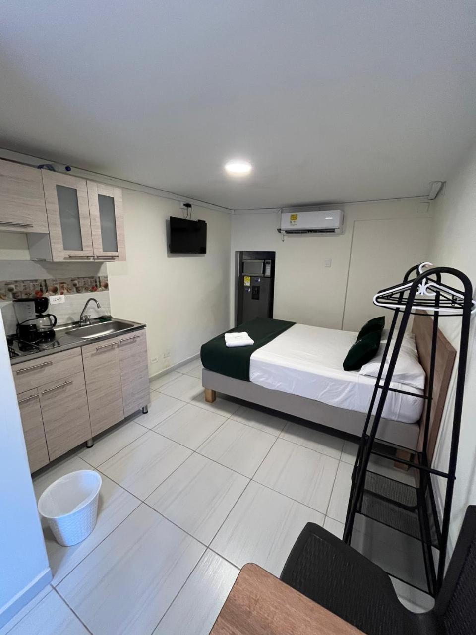 Estudio con vistas al jardín