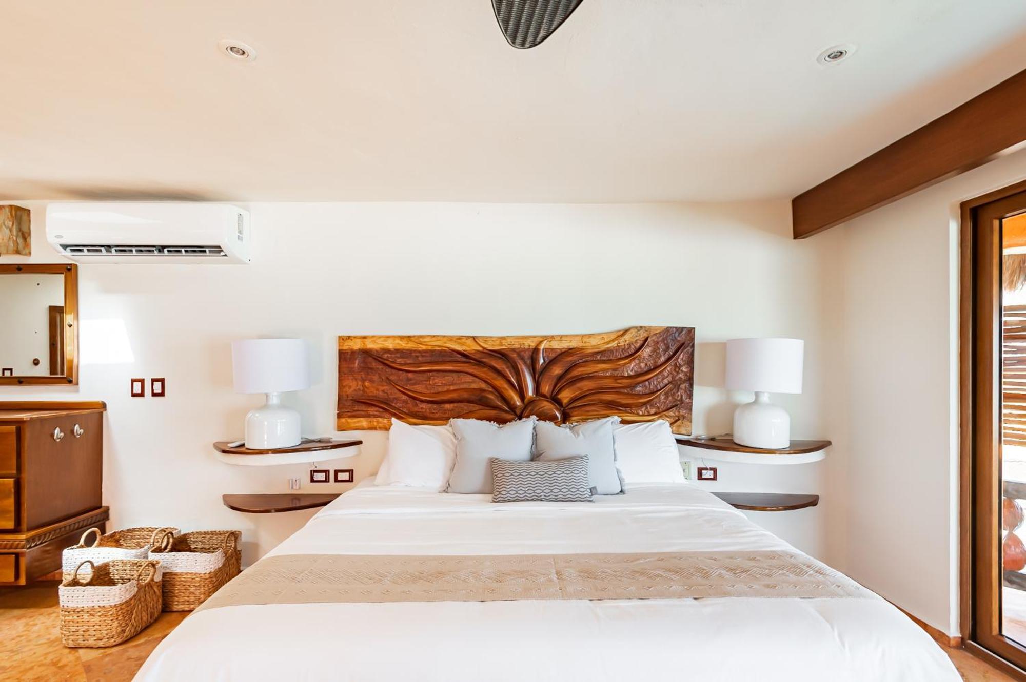 Deluxe Double Room with Balcony and Sea View,1630633739:JPEG