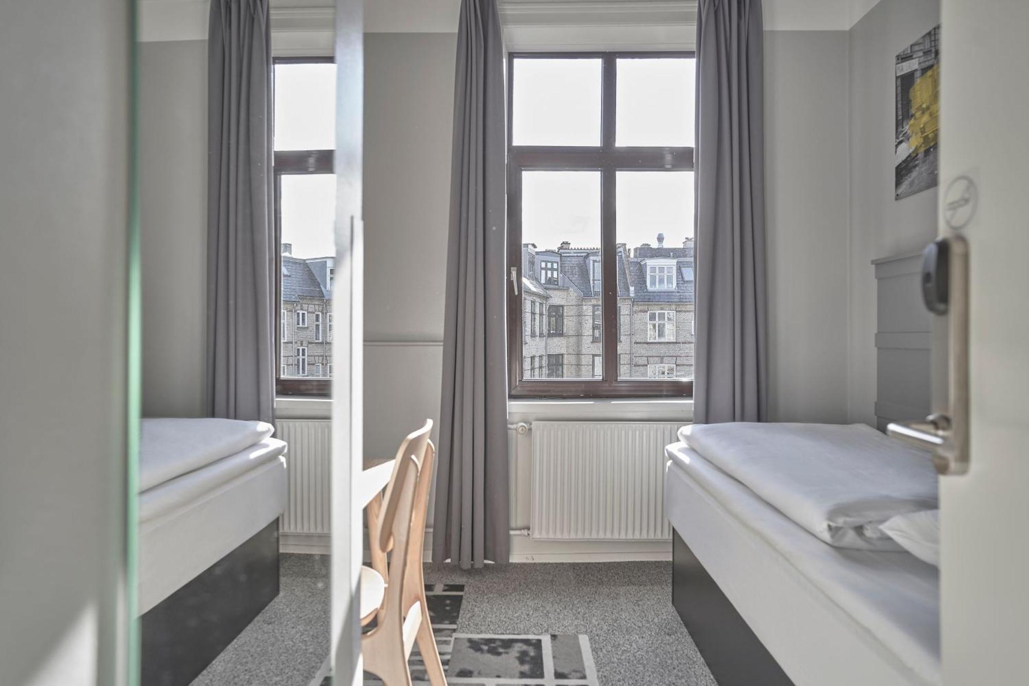 Efficient Single Room with Twin Bed