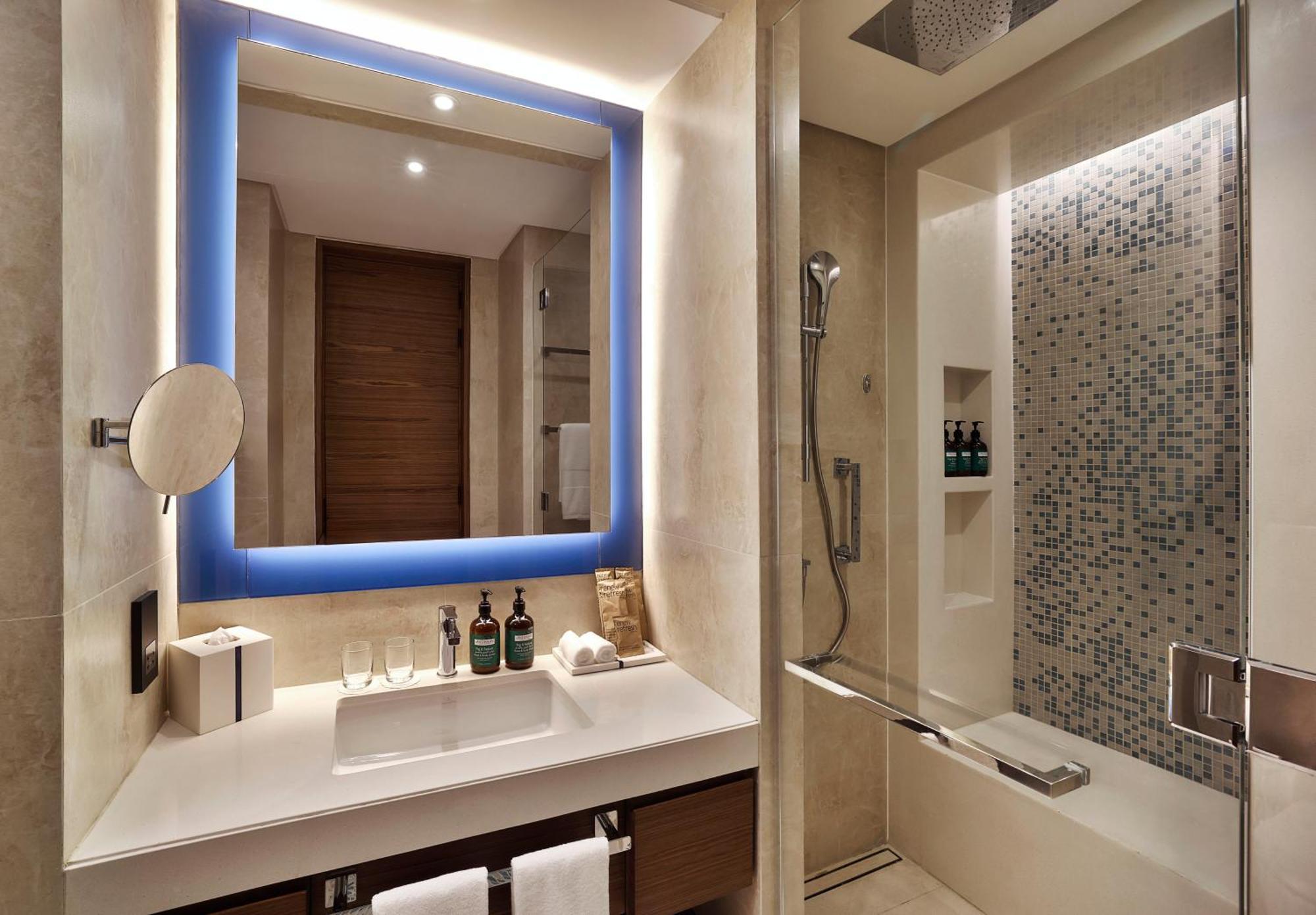 Twin Guest Room with Partial Sea View/City View