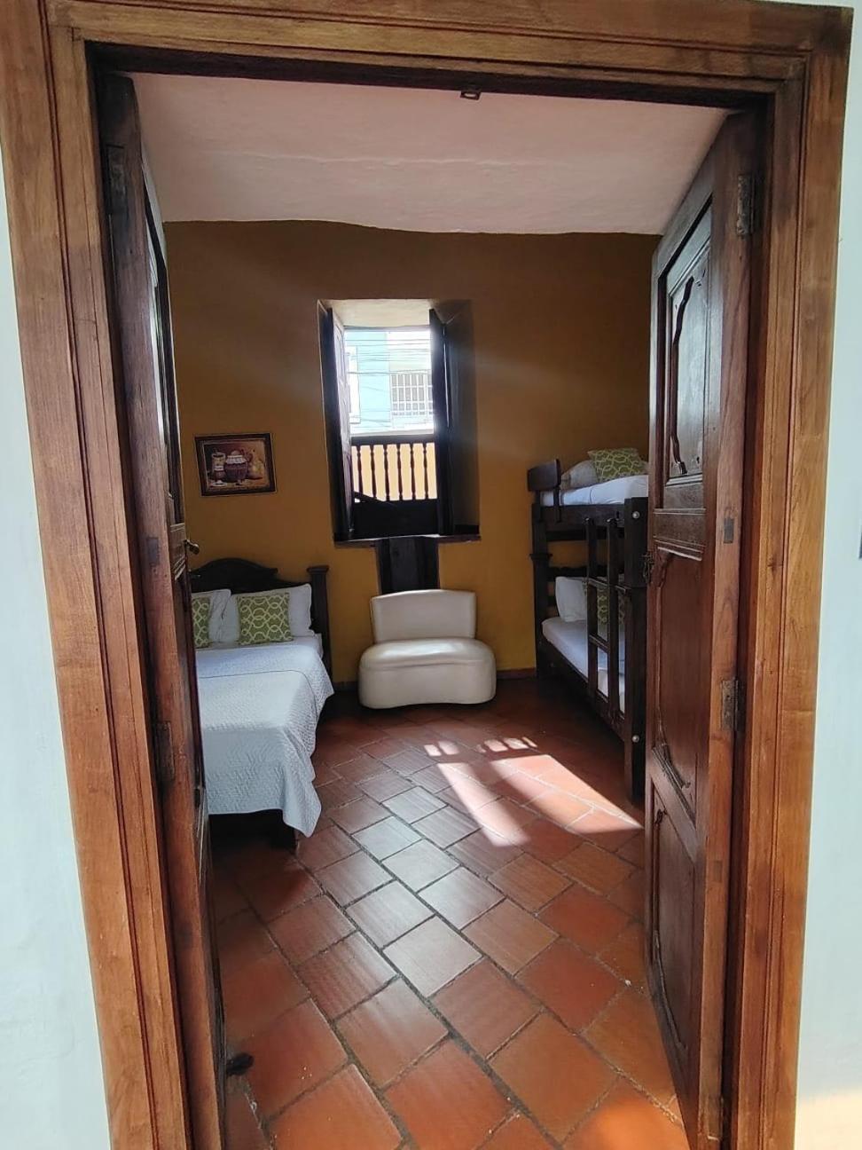 Habitación Cuádruple Económica con baño compartido